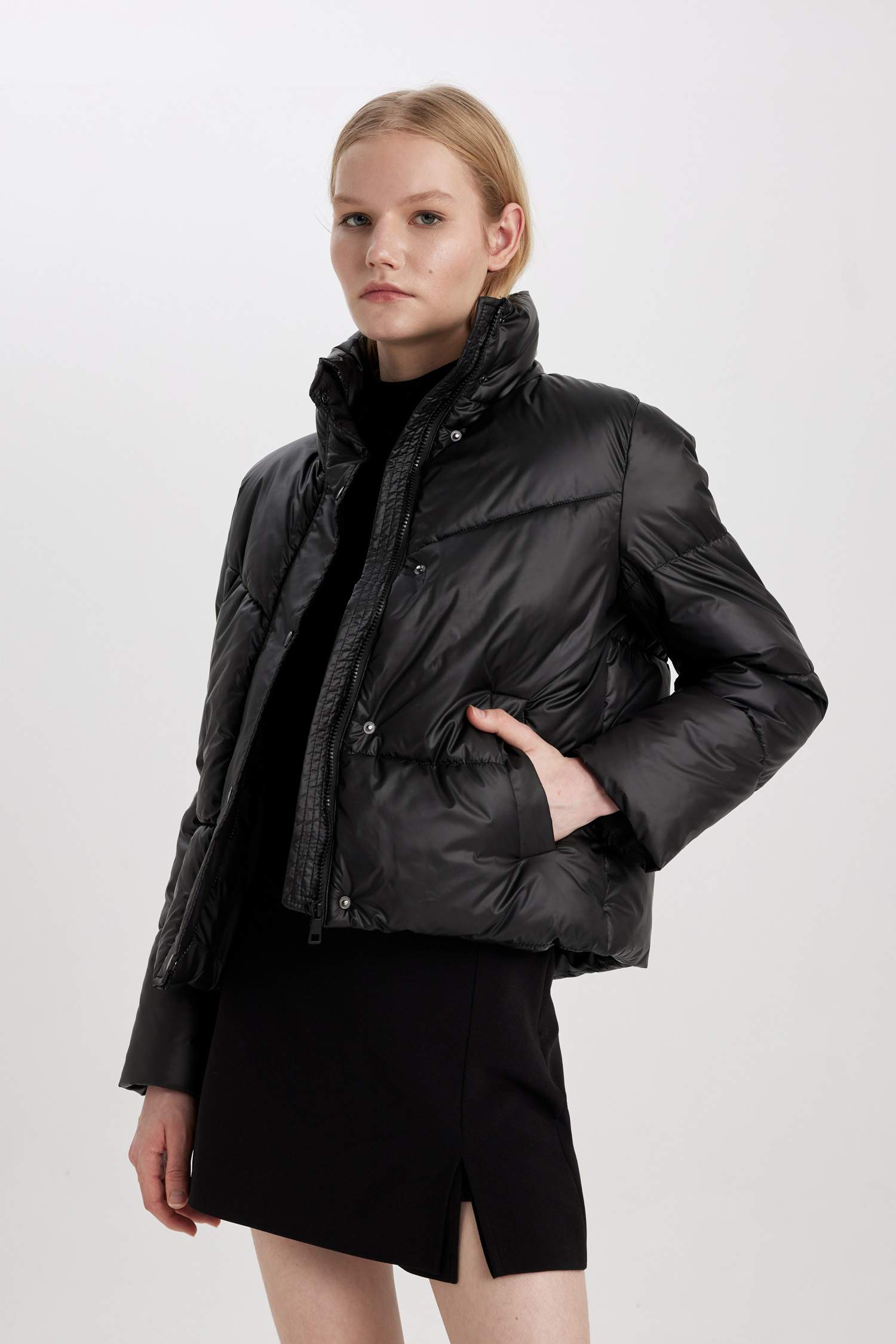 Su İtici Şişme Mont Dik Yaka Fermuar Çıtçıtlı Cepli