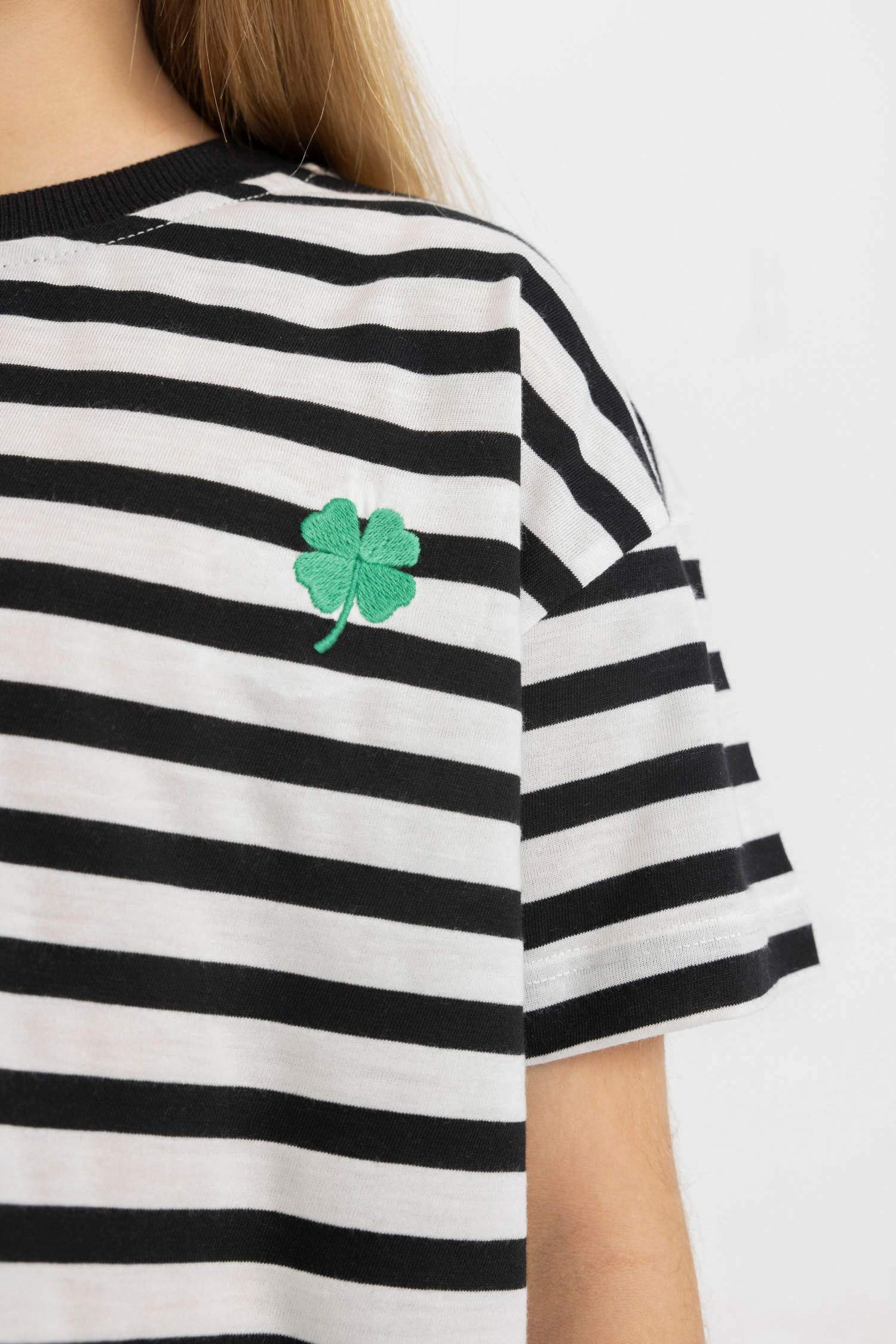 Kız Çocuk Bisiklet Yaka Çizgili Kısa Kollu Tişört