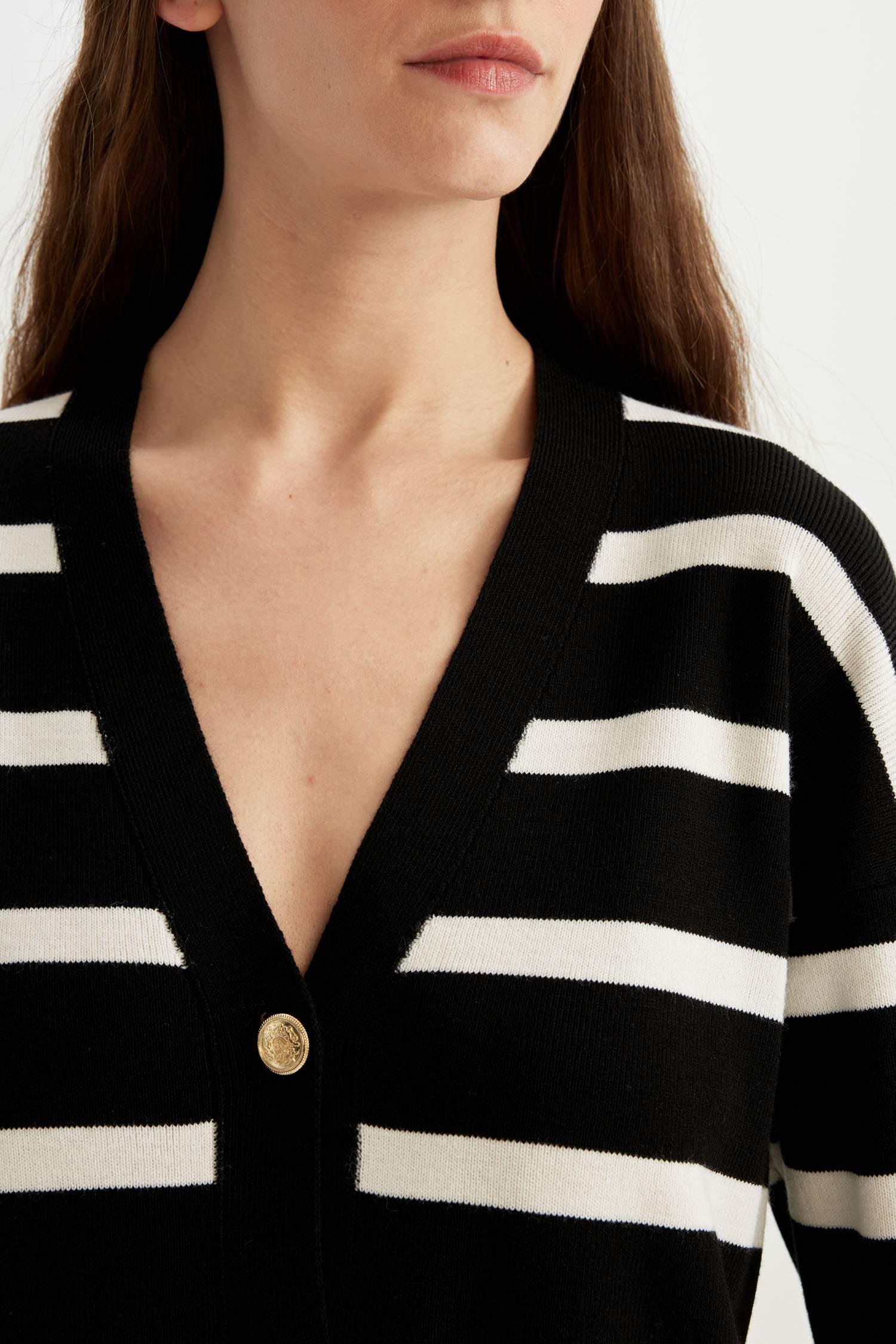 Relax Fit Çizgili V Yaka Düğmeli Triko Hırka