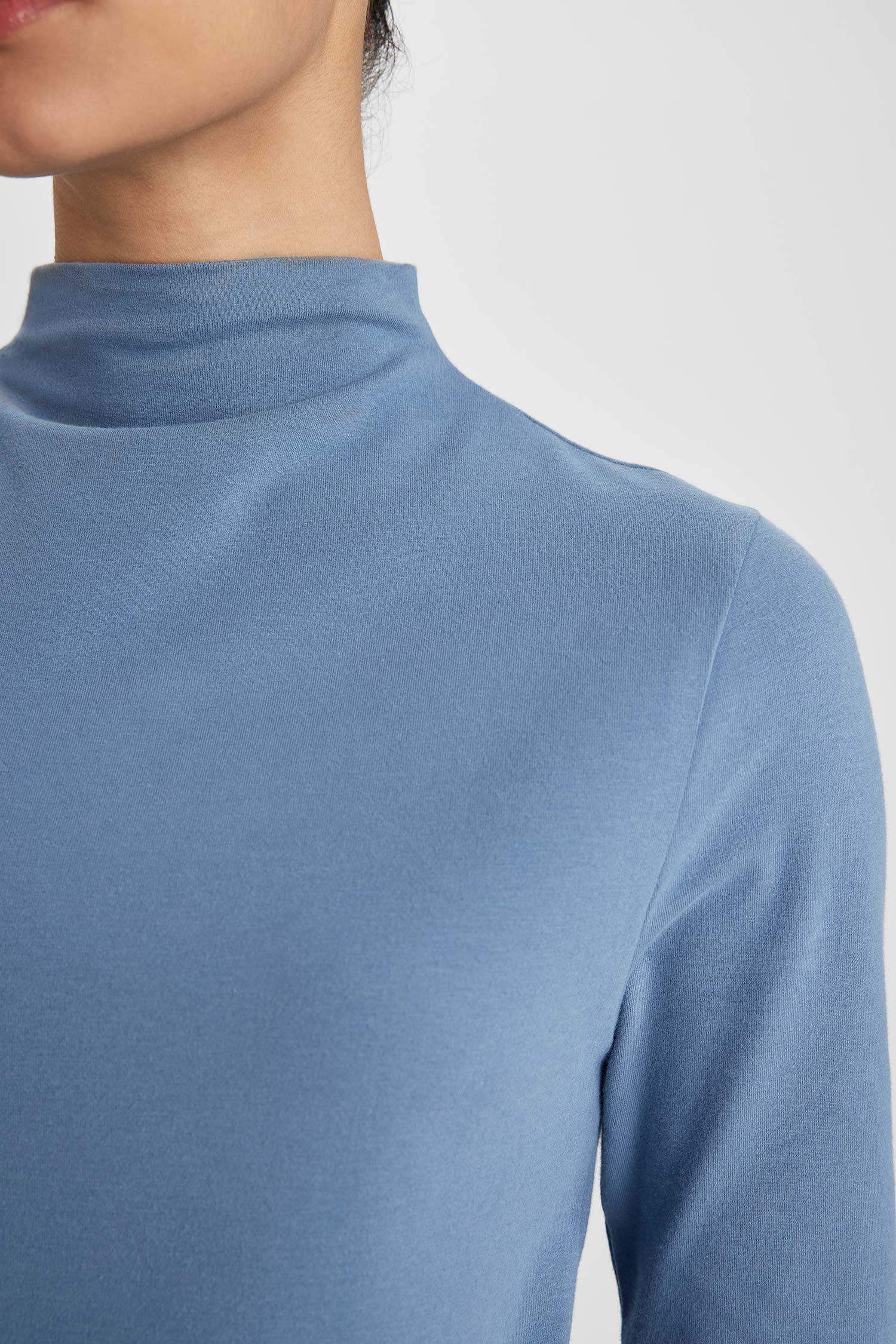 Slim Fit Dar Kesim Dik Yaka Sporcu Uzun Kollu Tişört