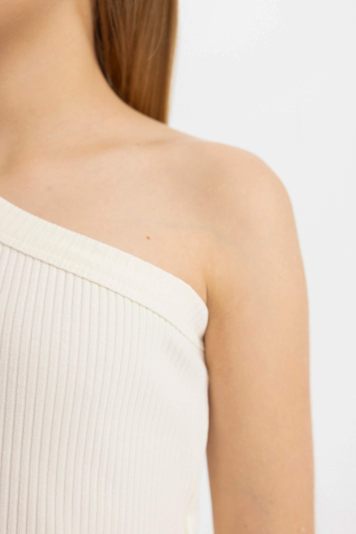 فانيلة بناتي سليم فيت بكتف واحد