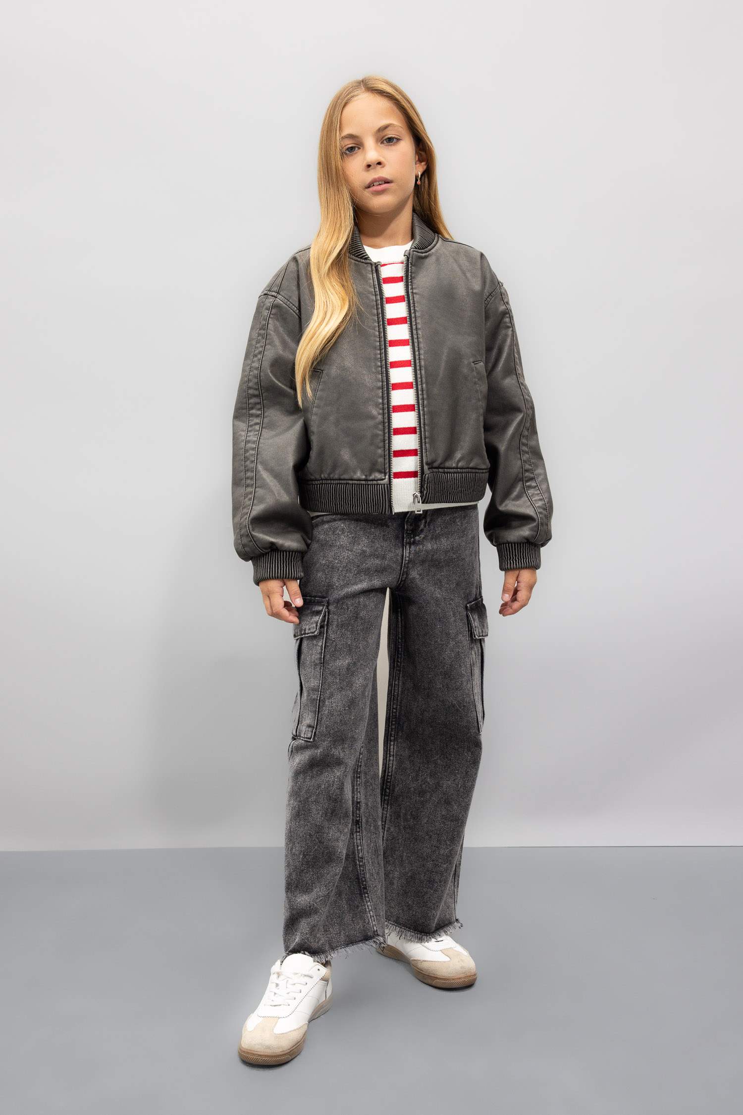 جاكيت بومبر بناتي جلد صناعي وتر برووف