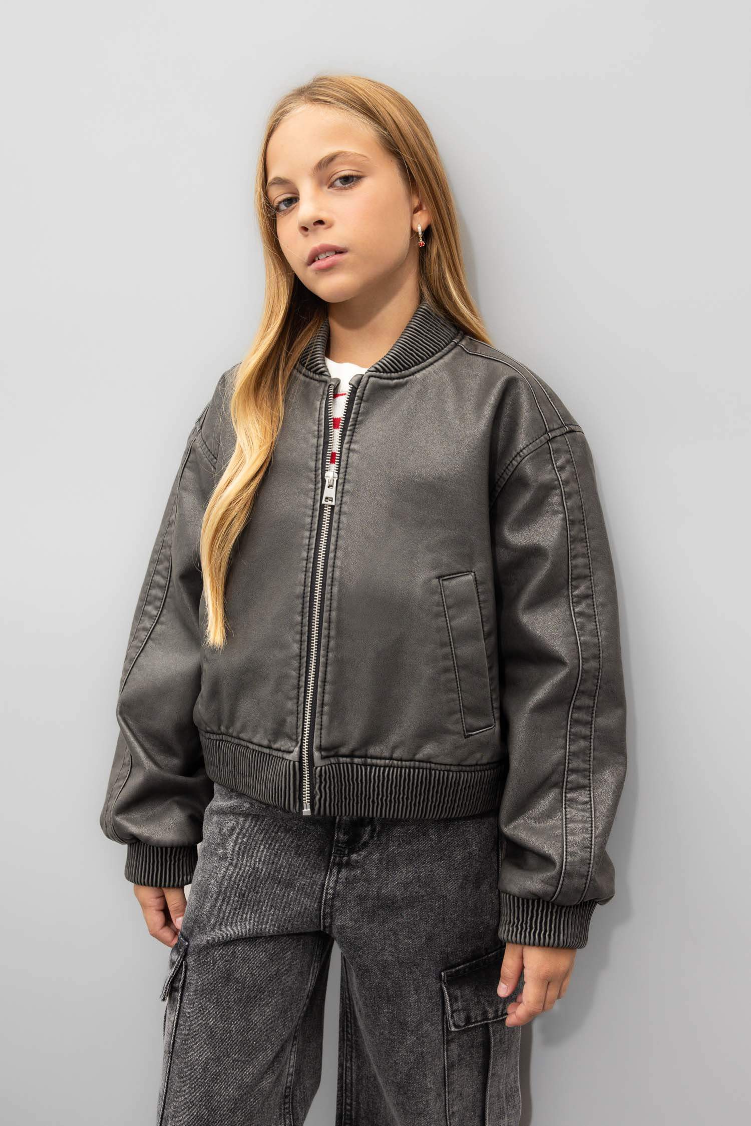 جاكيت بومبر بناتي جلد صناعي وتر برووف