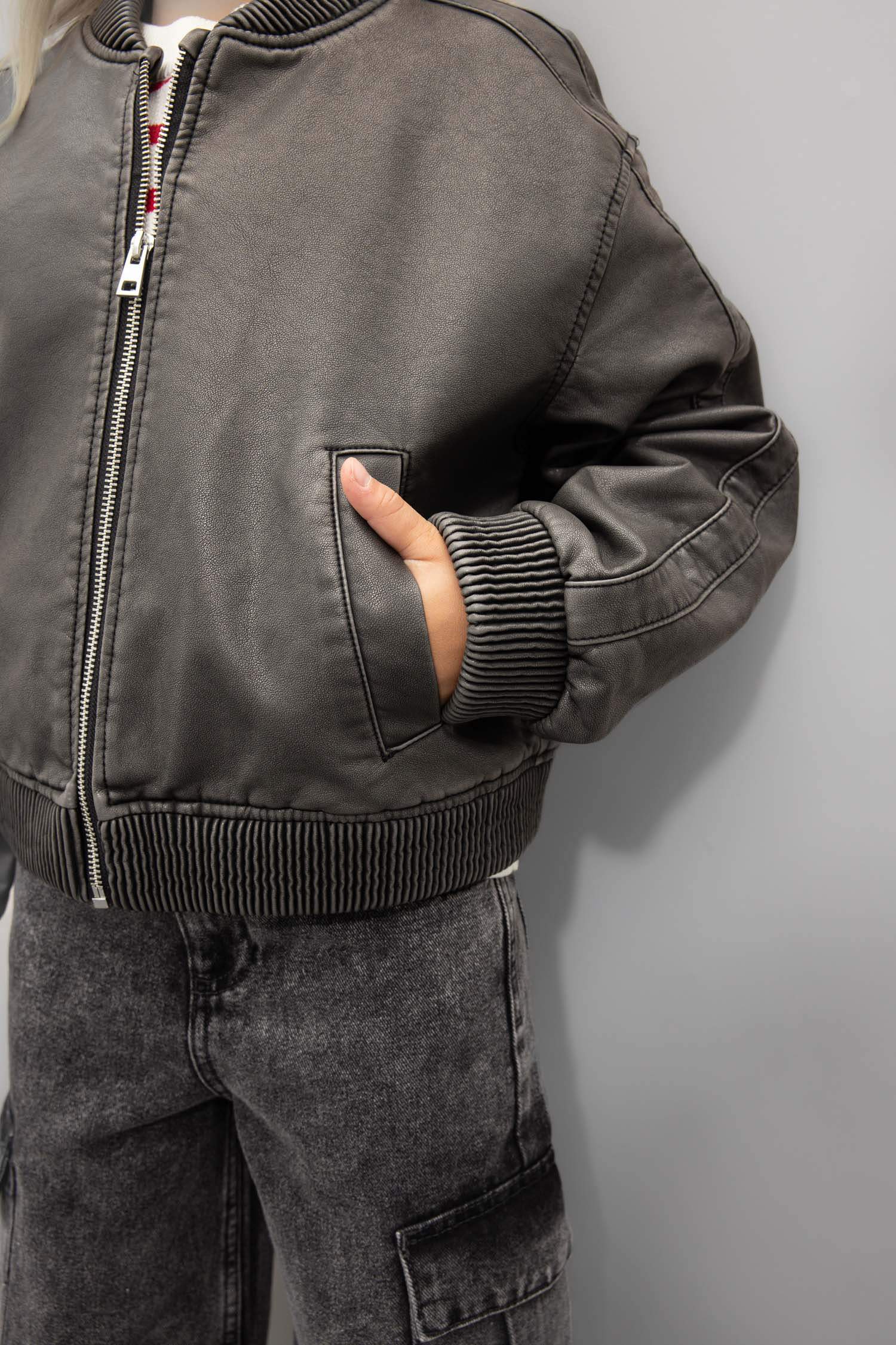 جاكيت بومبر بناتي جلد صناعي وتر برووف