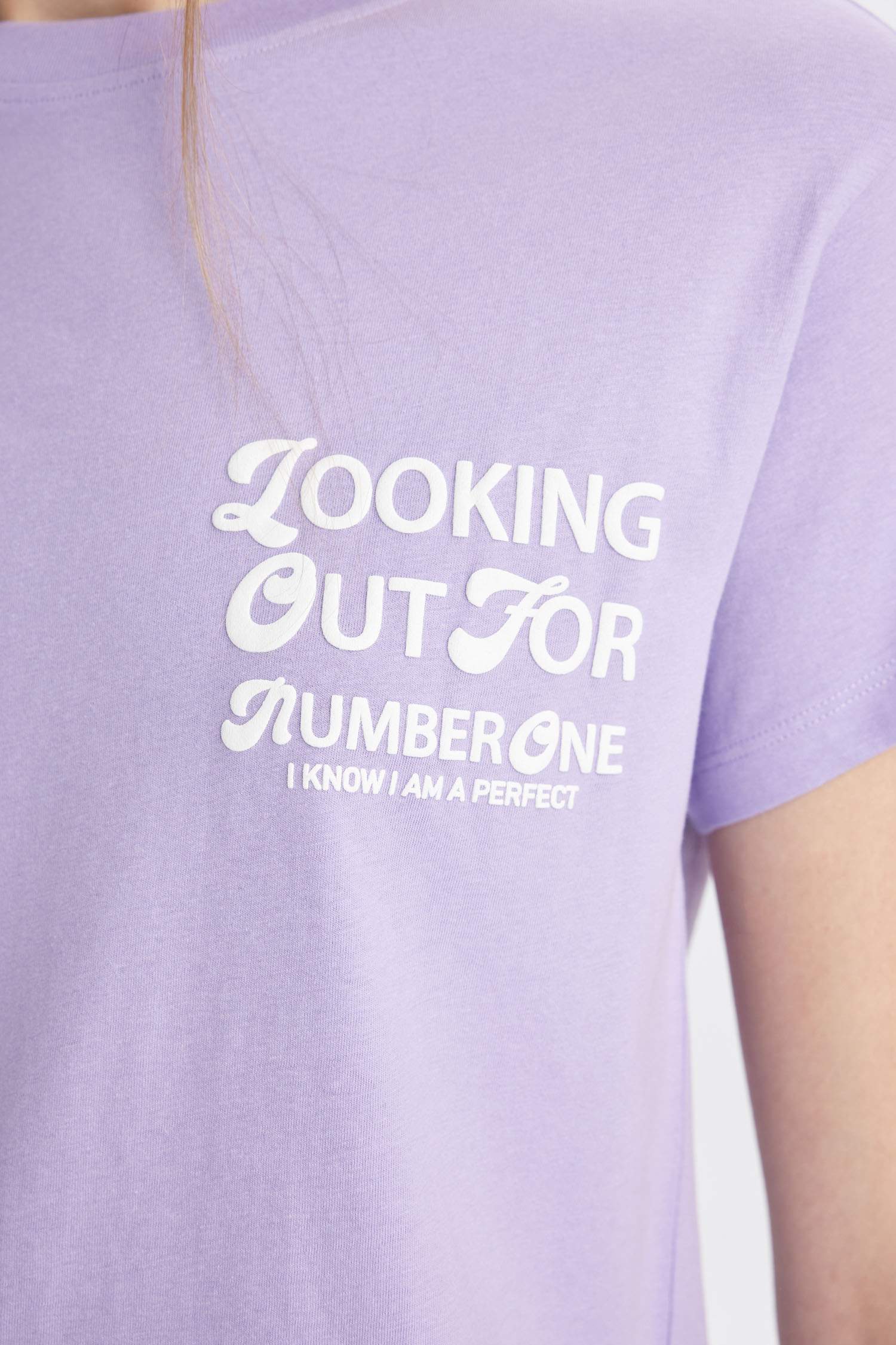 Футболка стандартного кроя с принтом