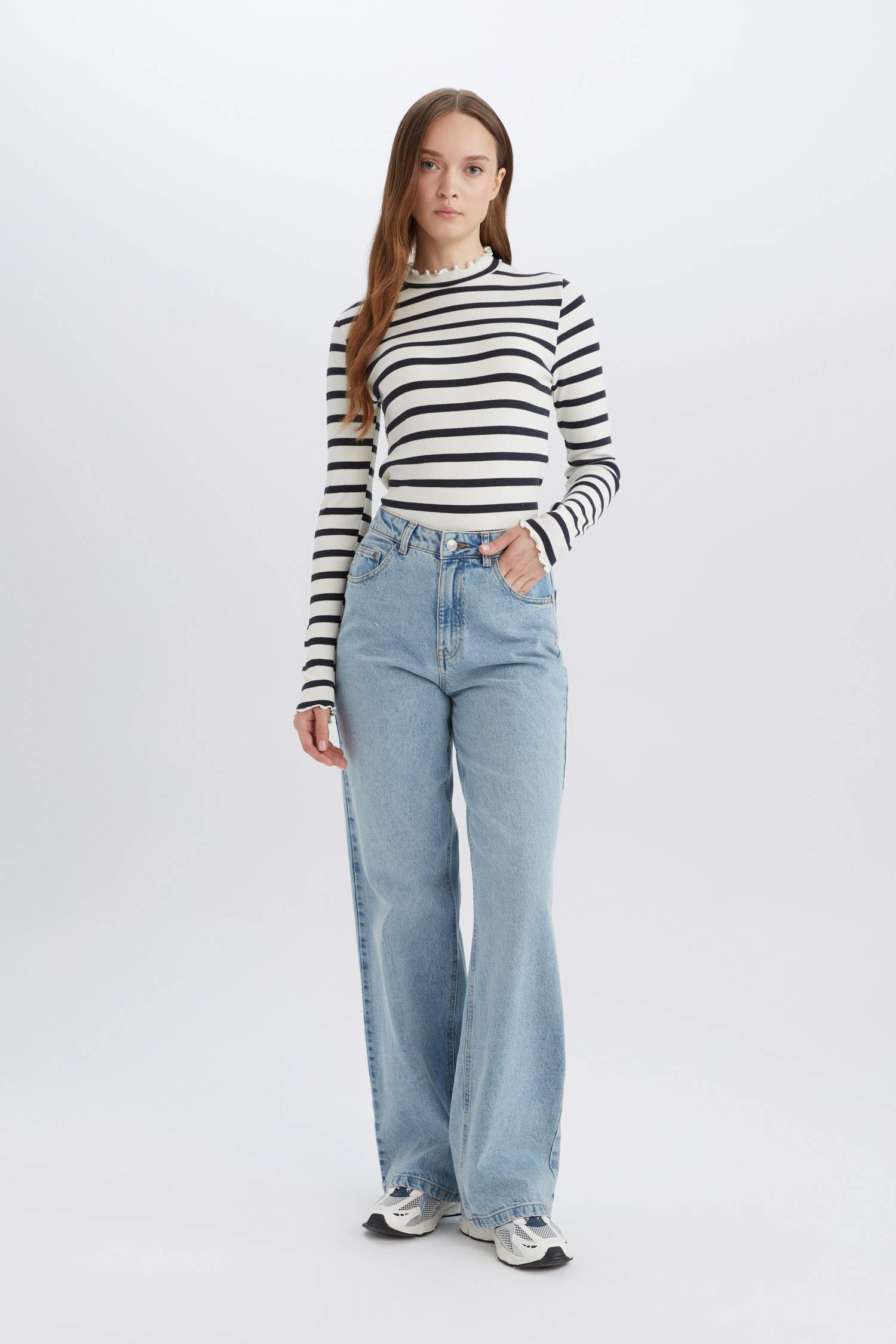 تيشيرت طويل مخطط مضلع بياخة مستديرة