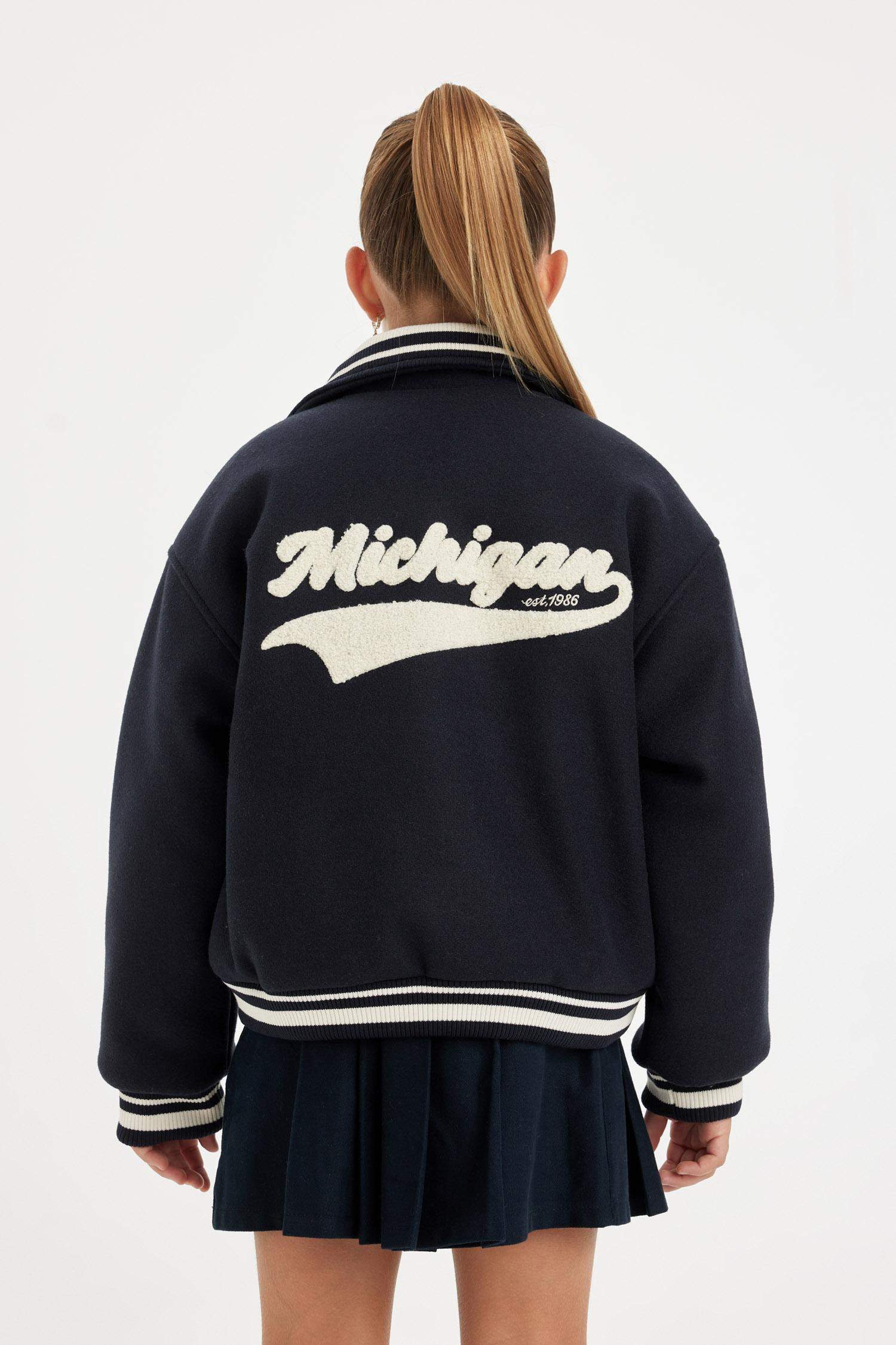 جاكيت كوليج بناتي بسوسته وطبعة حروف