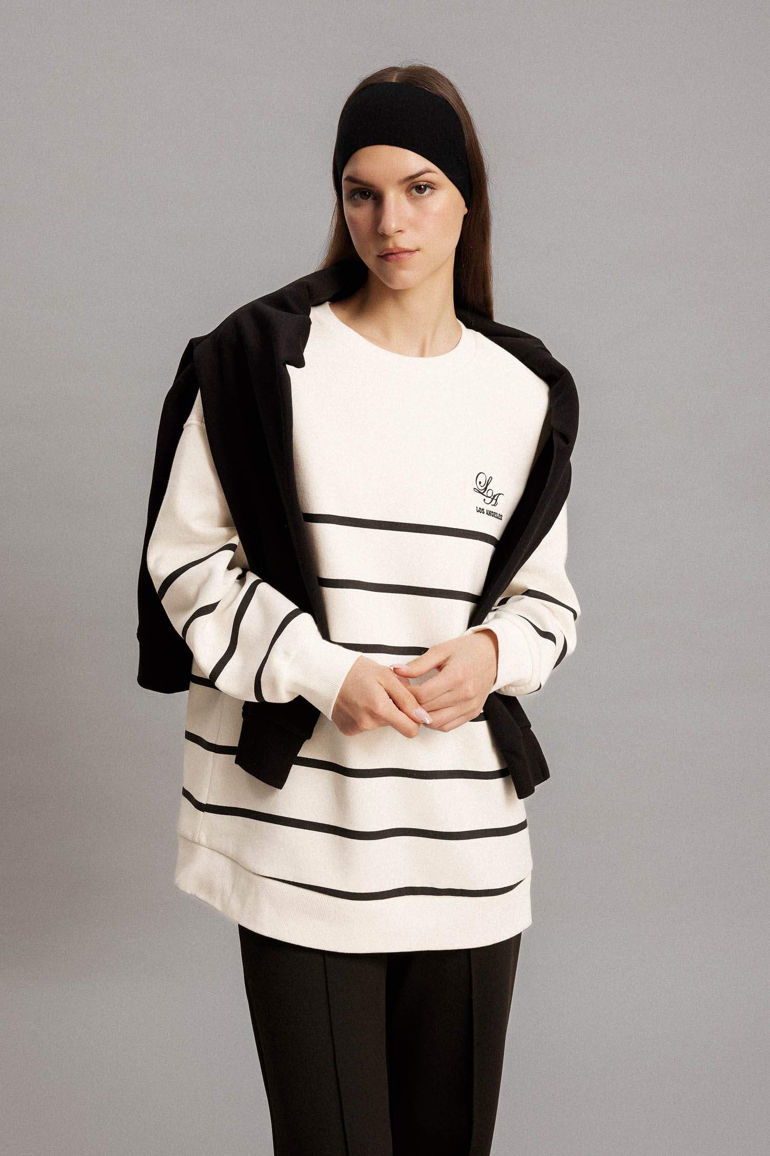 Regular Fit Crew Neck Printed Soft Fluffy Thick Sweatshirt Tunic