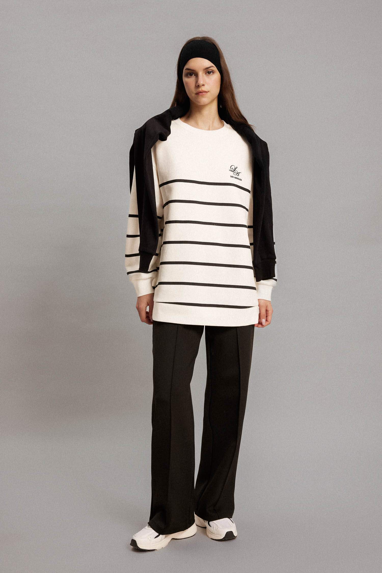 Regular Fit Crew Neck Printed Soft Fluffy Thick Sweatshirt Tunic