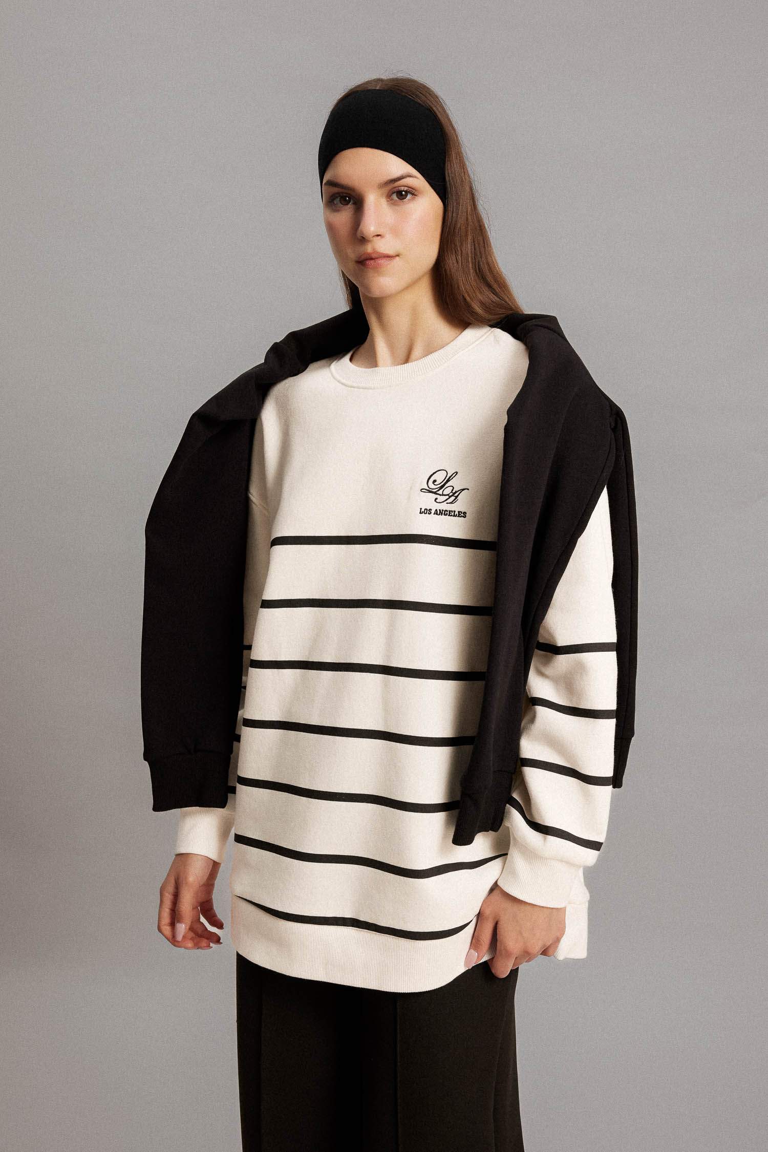 Regular Fit Crew Neck Printed Soft Fluffy Thick Sweatshirt Tunic