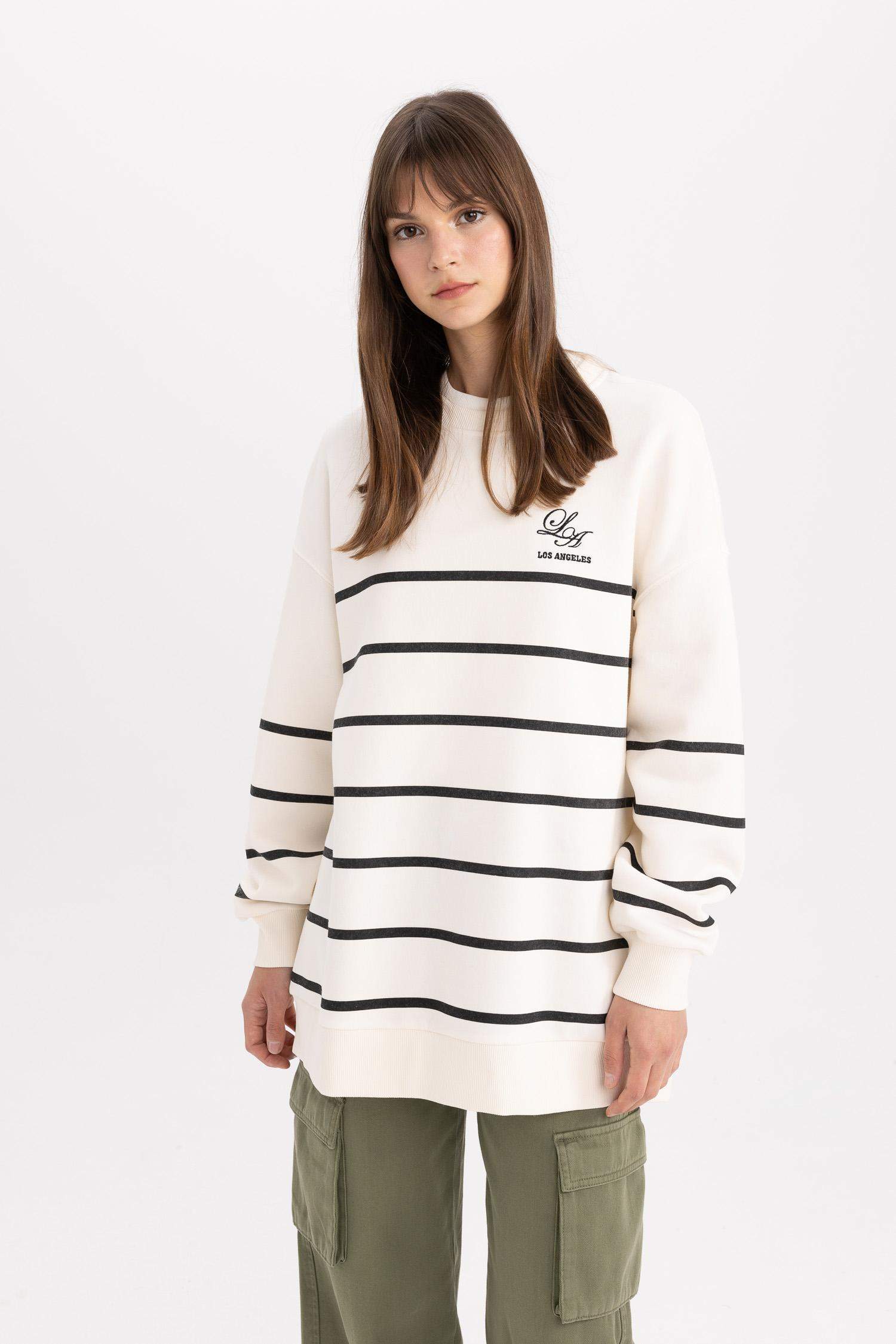 Regular Fit Crew Neck Printed Soft Fluffy Thick Sweatshirt Tunic