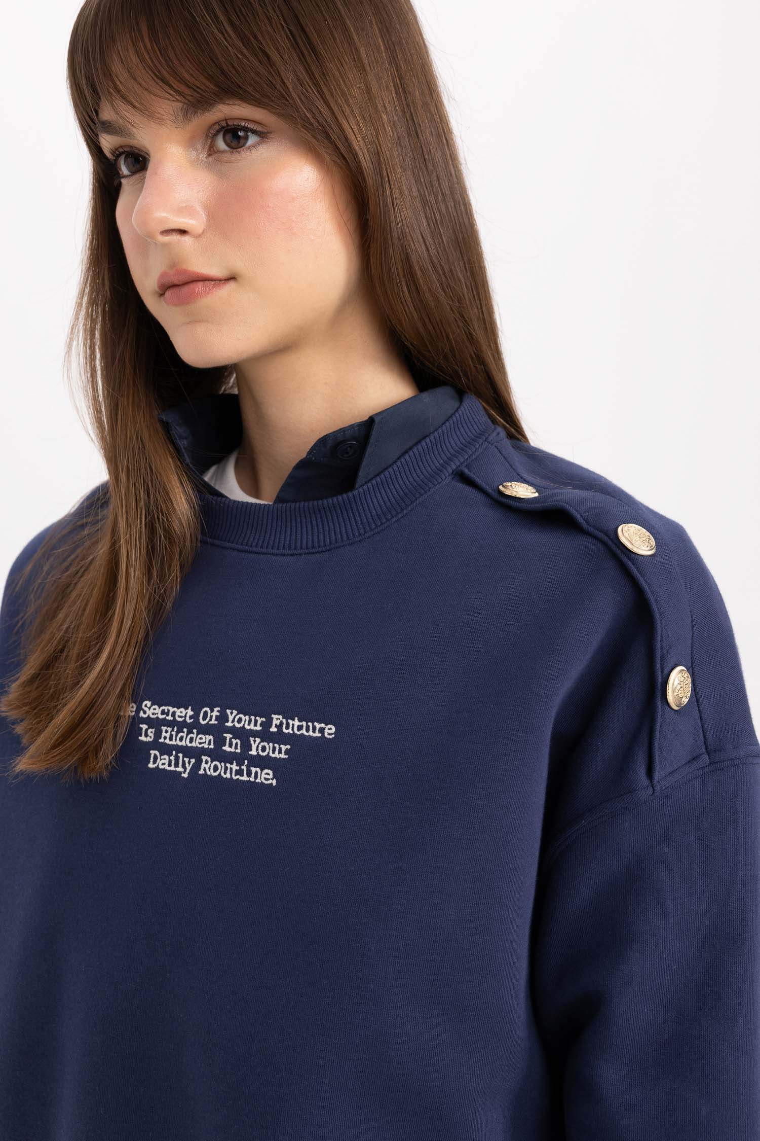 Regular Fit Bisiklet Yaka Baskılı İçi Yumuşak Tüylü Kalın Düğme Detaylı Sweatshirt Tunik