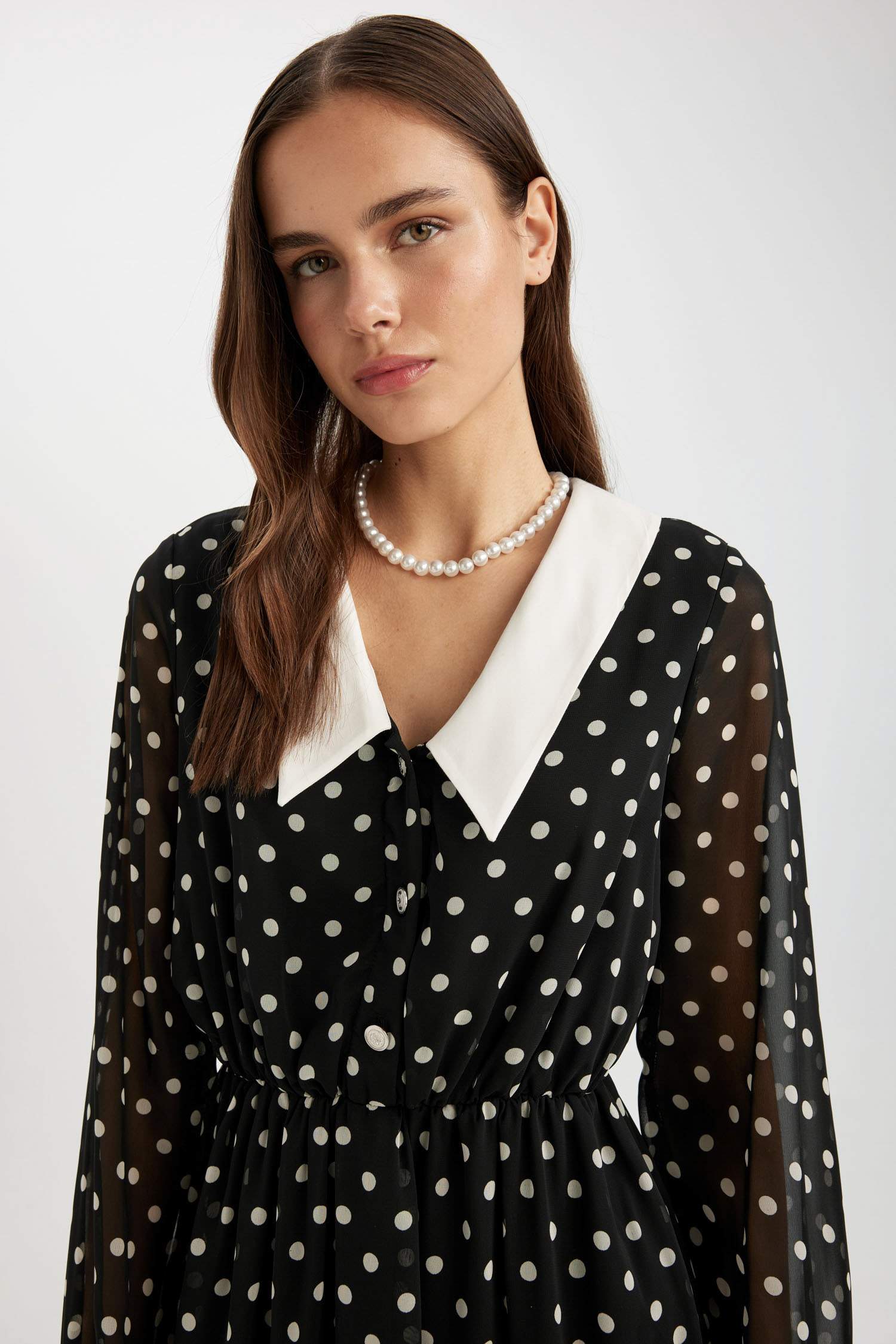 Mini robe à manches longues en mousseline à pois