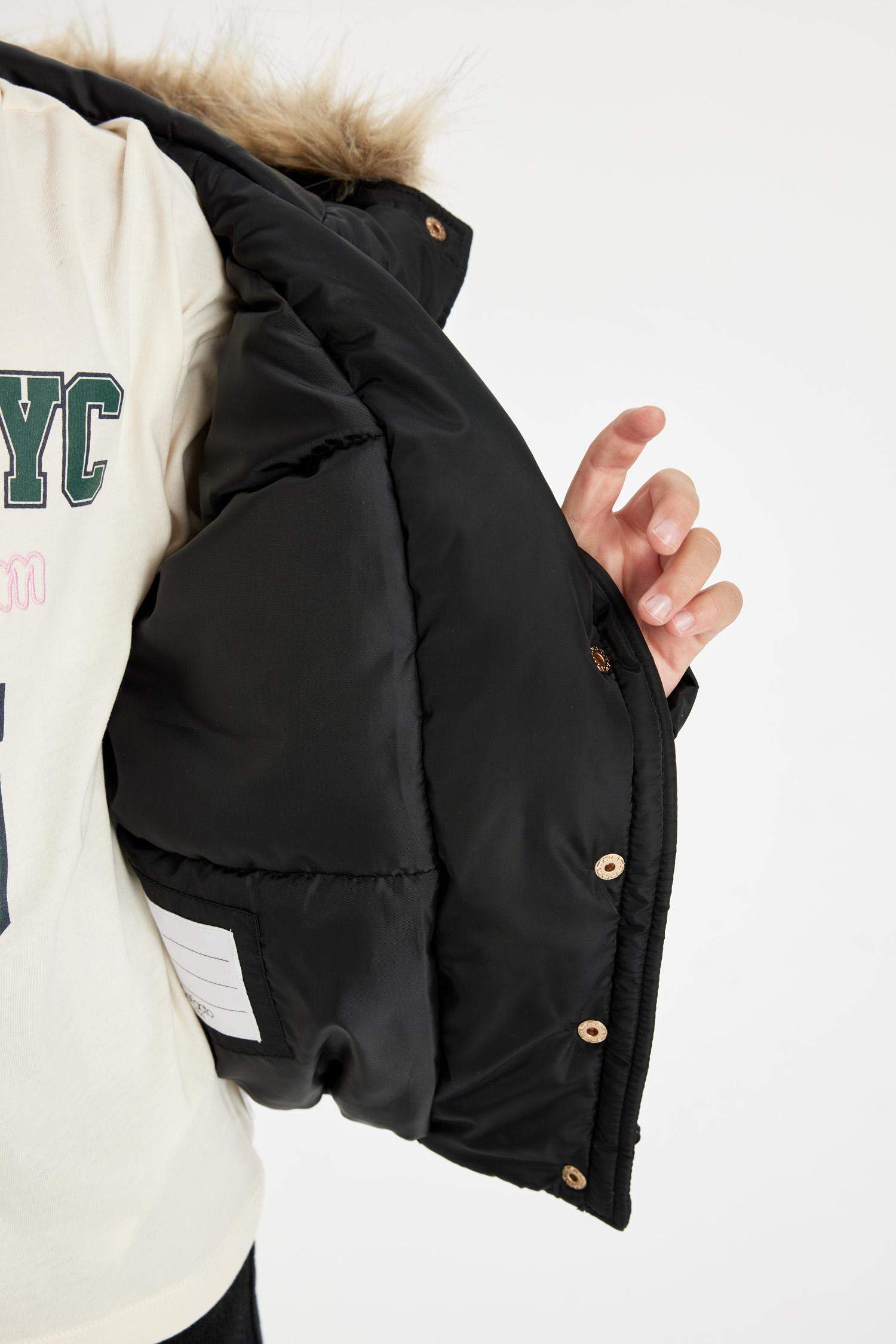 Kız Çocuk Kapüşonlu Çıtçıtlı Fermuarlı Cepli Mont