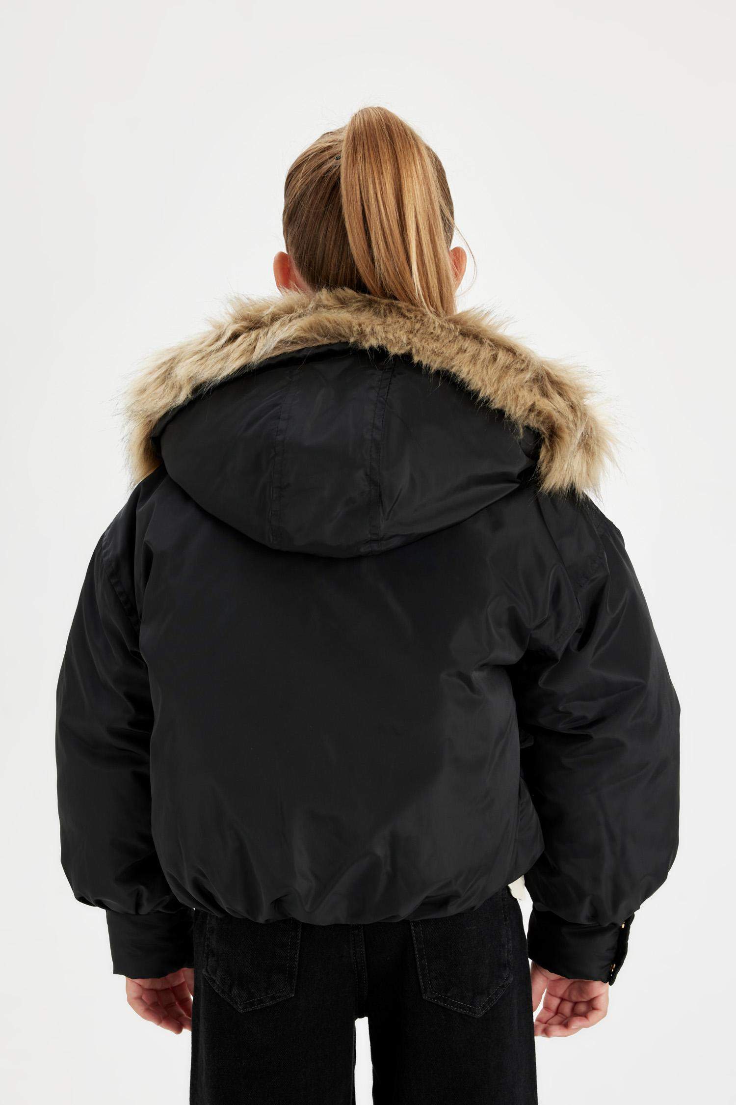 Kız Çocuk Kapüşonlu Çıtçıtlı Fermuarlı Cepli Mont