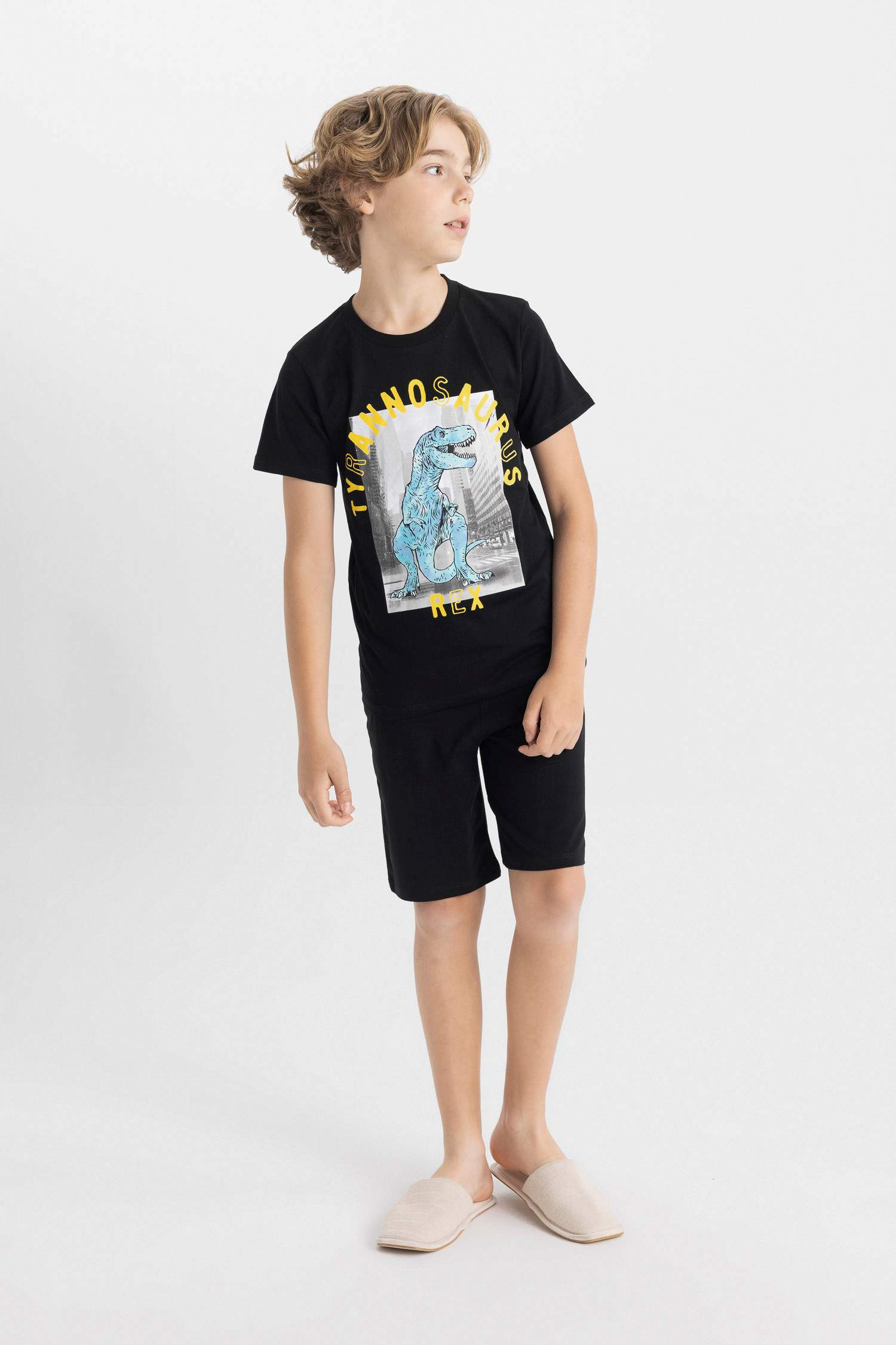 طقم بيجاما ولادي نص كم قصة عادية - قطعتين