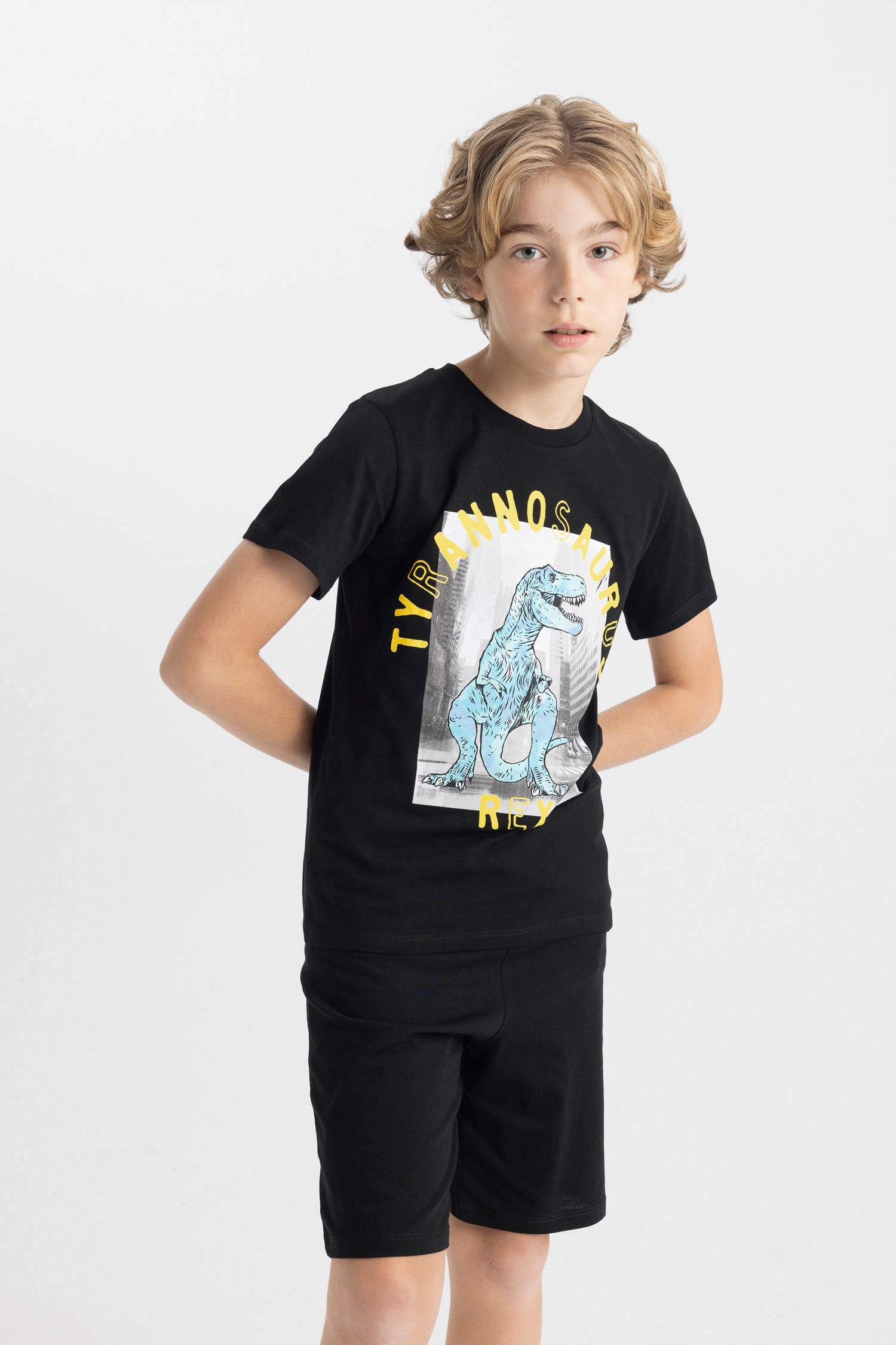 طقم بيجاما ولادي نص كم قصة عادية - قطعتين