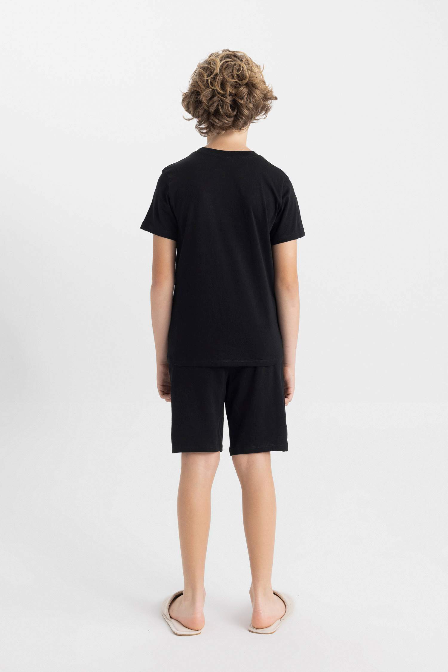 طقم بيجاما ولادي نص كم قصة عادية - قطعتين