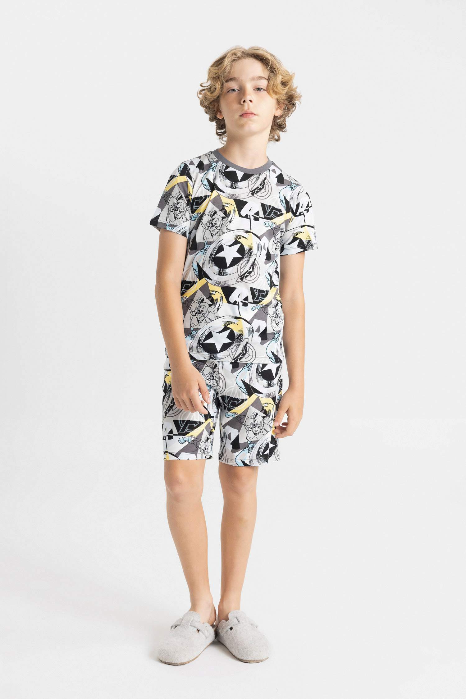 Erkek Çocuk Marvel Avengers Pijama Takımı Kısa Kollu Üst Şort