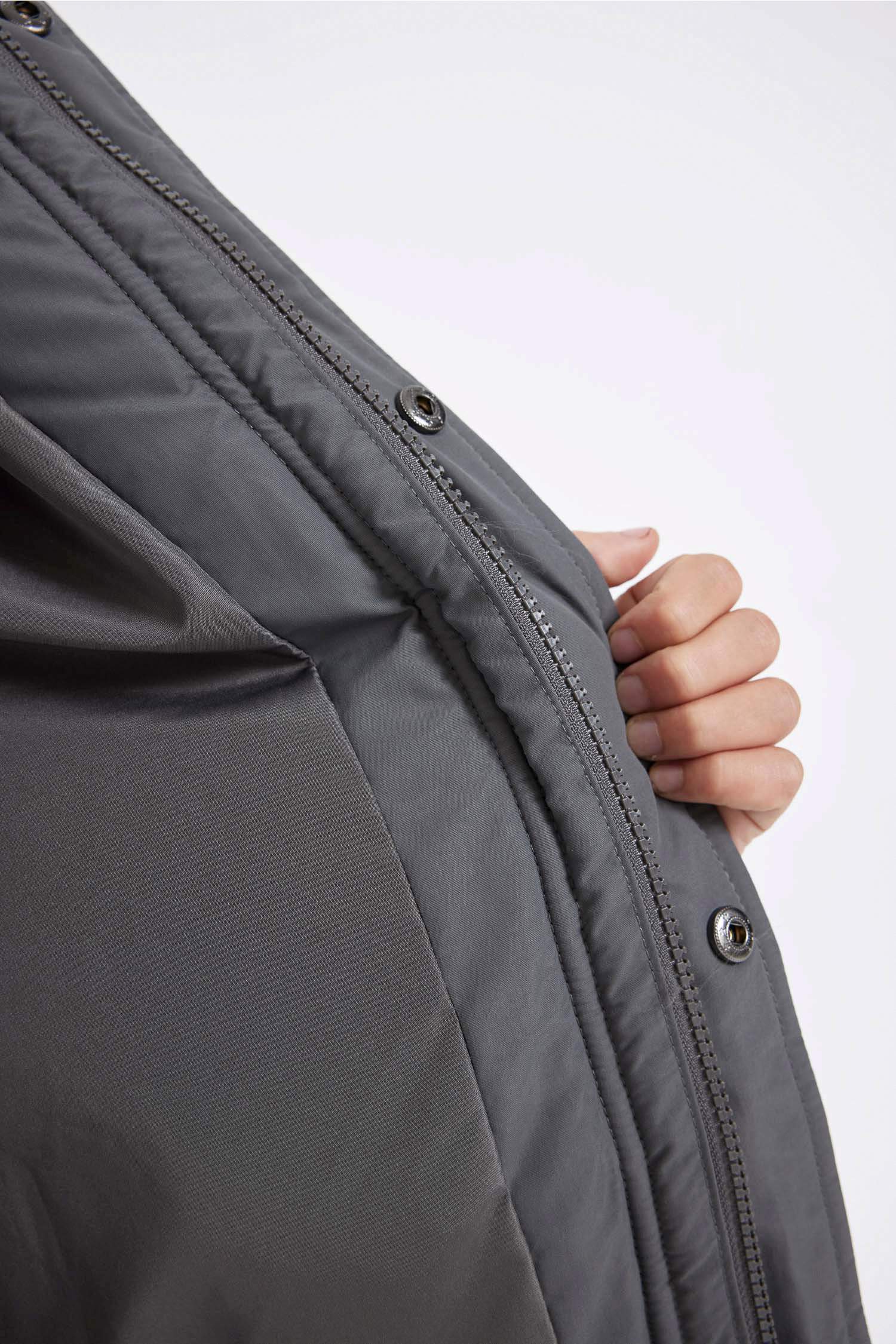 Erkek Çocuk Su Geçirmez Kapüşonlu Fermuarlı Çıtçıtlı Cepli Şişme Mont