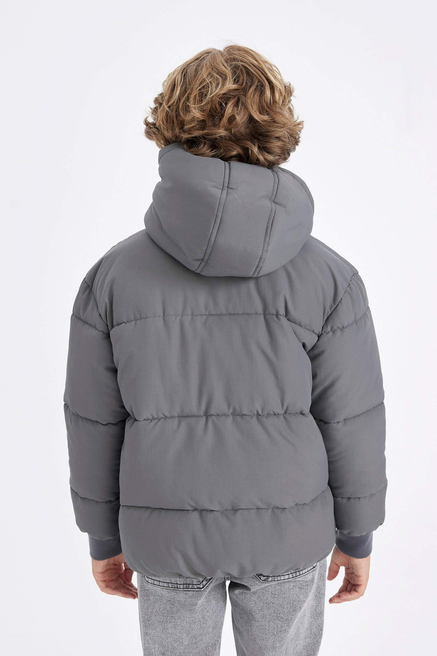 Erkek Çocuk Su Geçirmez Kapüşonlu Fermuarlı Çıtçıtlı Cepli Şişme Mont