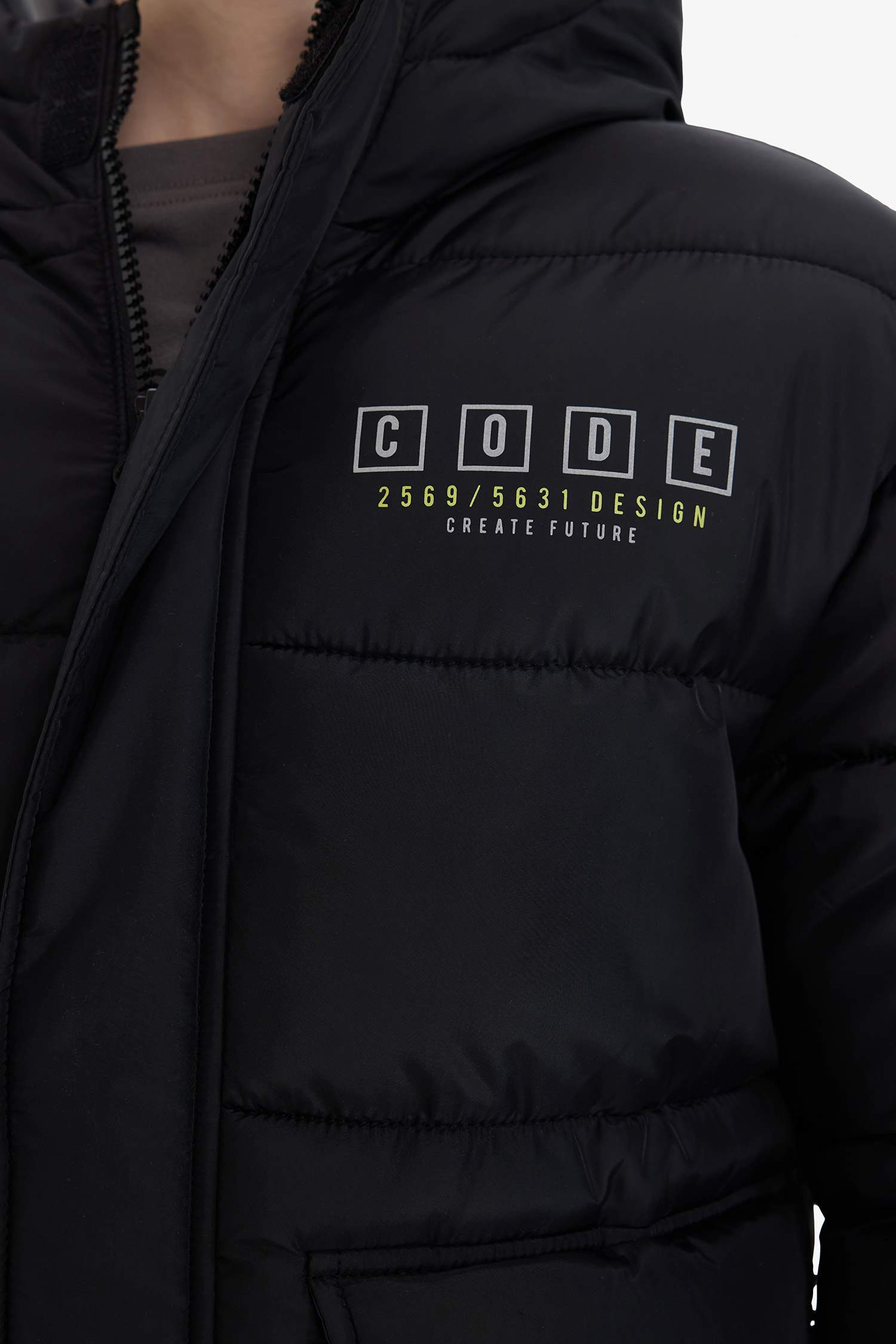 Erkek Çocuk Su Geçirmez Kapüşonlu Sırt Baskılı Fermuarlı Şişme Mont