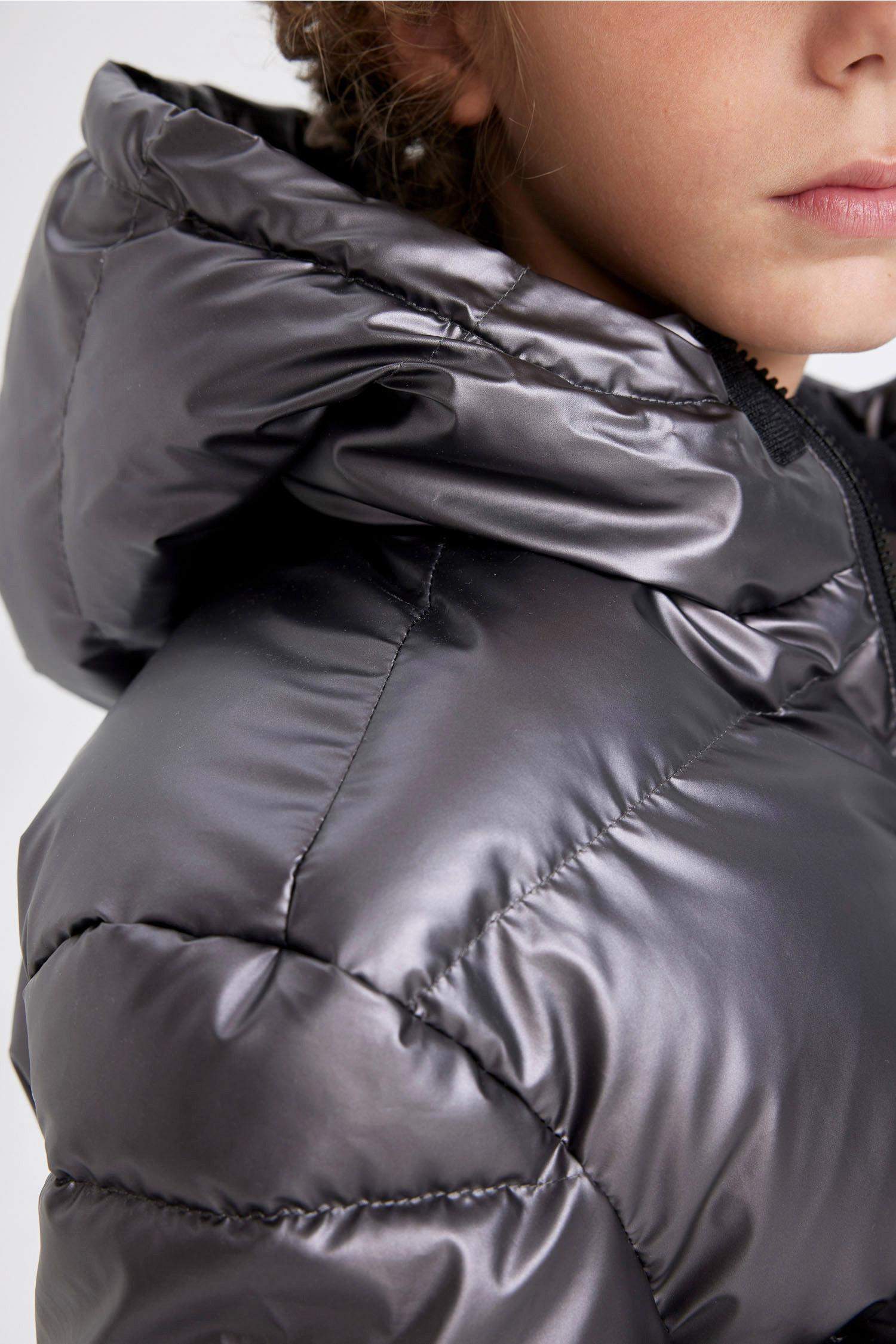 جاكيت بامب اولادي وتر برووف بكابيشون ببطانة فروية