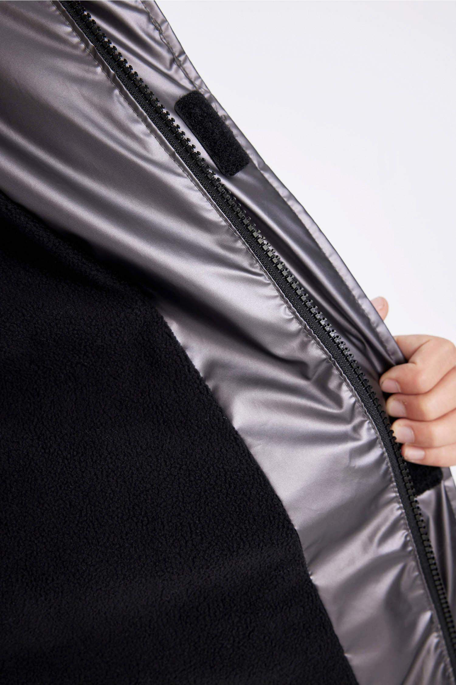 جاكيت بامب اولادي وتر برووف بكابيشون ببطانة فروية