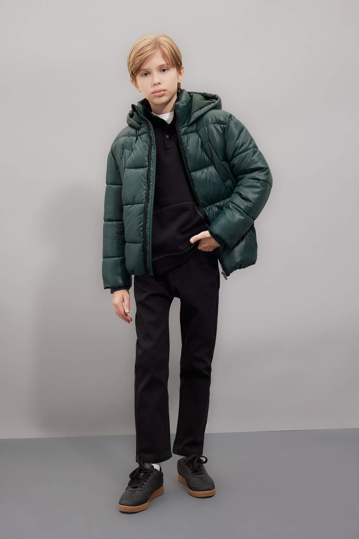 قمصلة نفخ ولادي مقاوم للماء بغطاء للرأس بجيب وسحاب