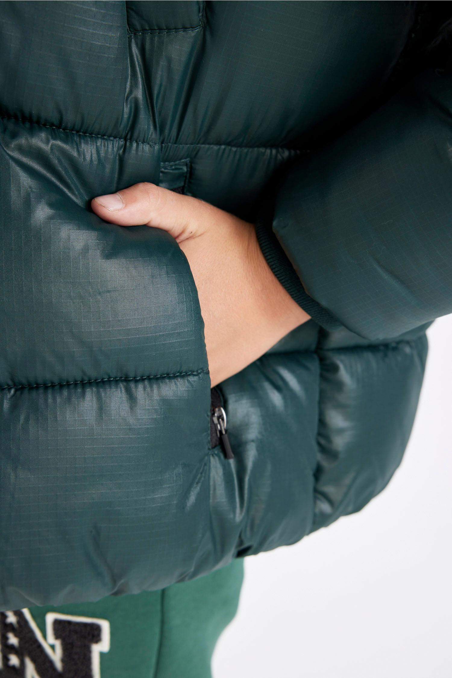 قمصلة نفخ ولادي مقاوم للماء بغطاء للرأس بجيب وسحاب