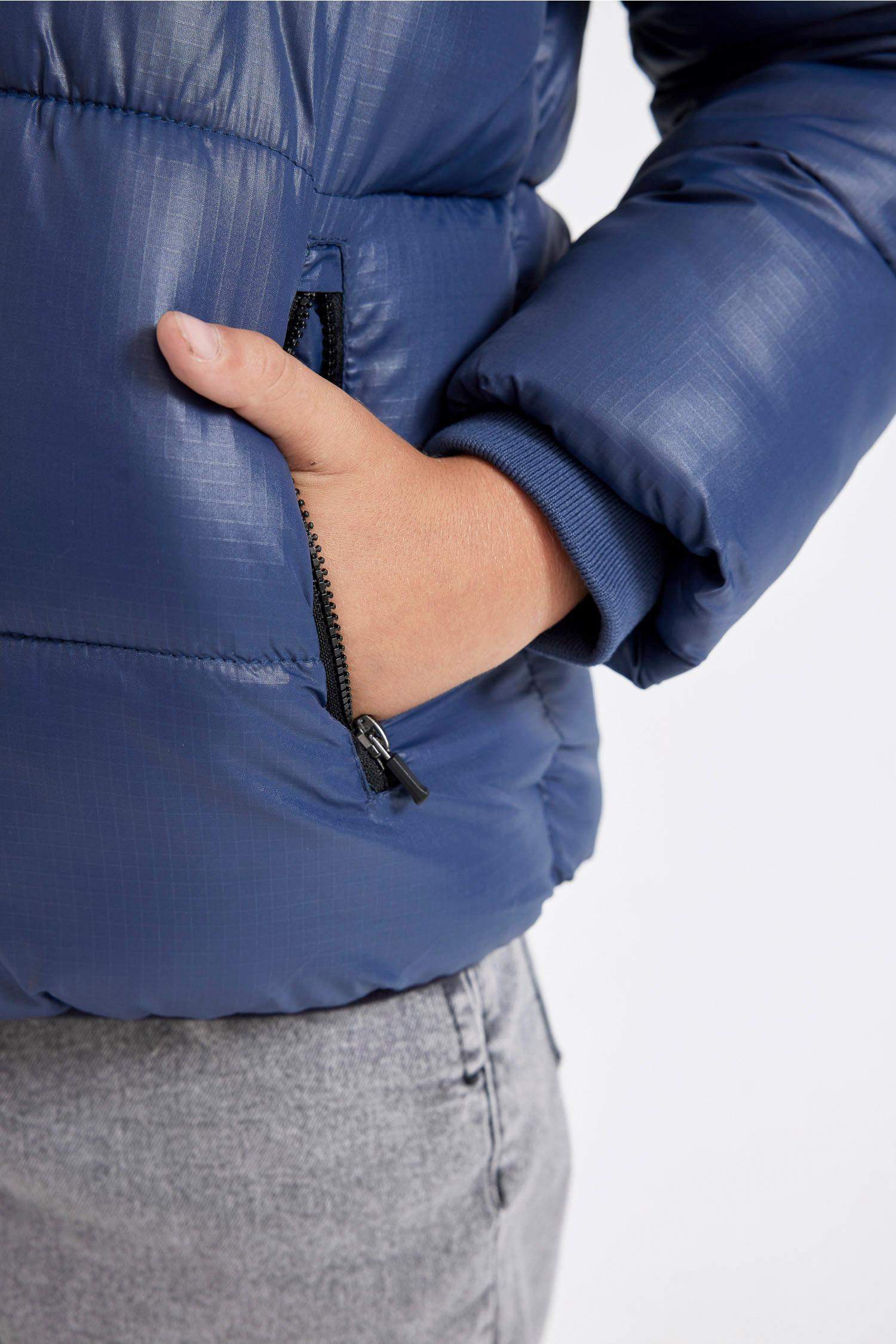 Boy Waterproof Hooded Zippered Pocketed Puffer Jacket