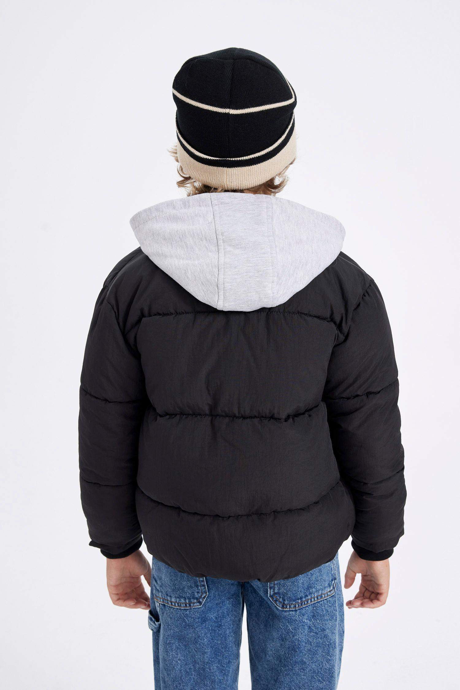 Erkek Çocuk Su Geçirmez Çıkarılabilir Kapüşonlu Fermuarlı Çıtçıtlı Cepli Şişme Mont