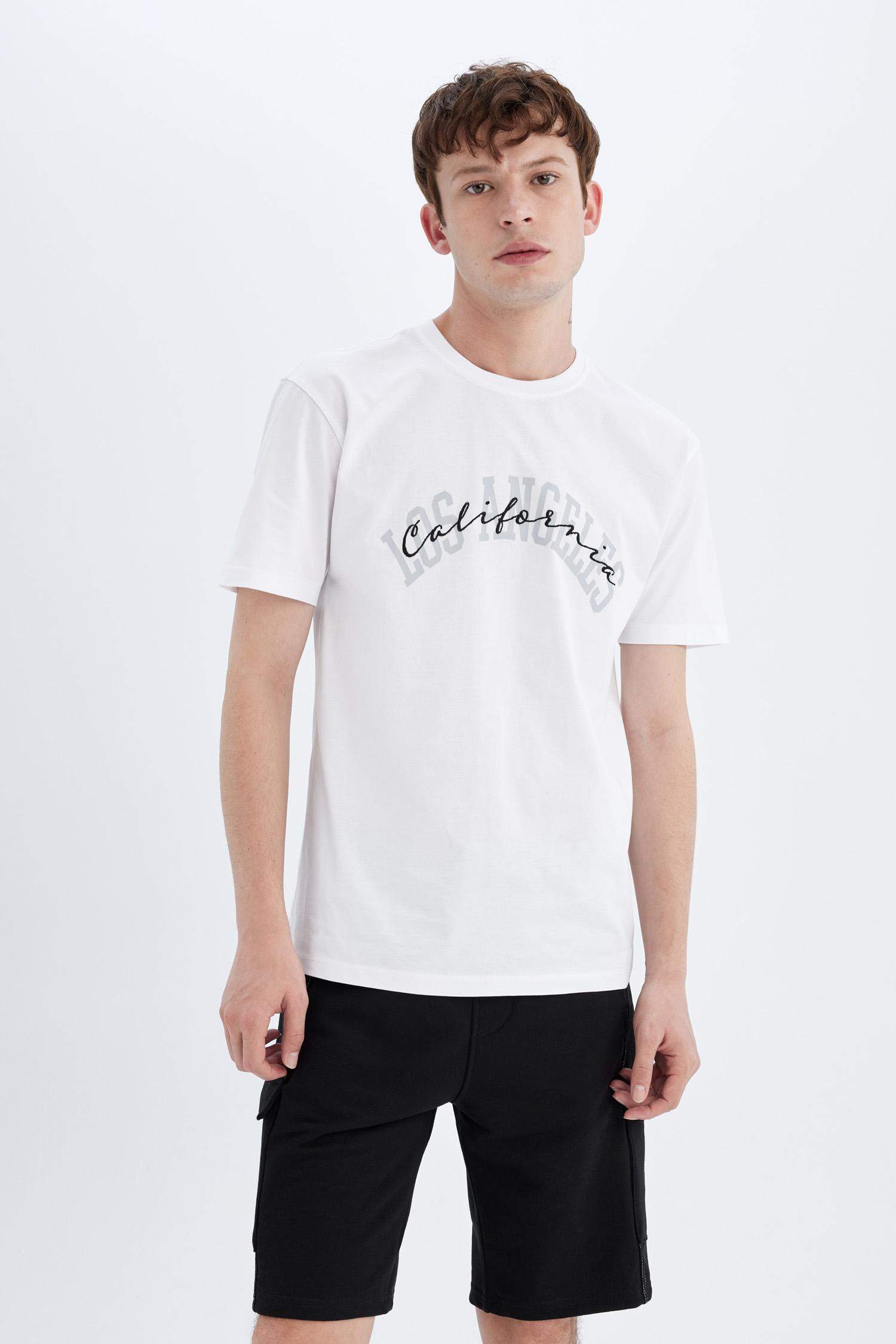 شورت قصة عادية ورجل عادية