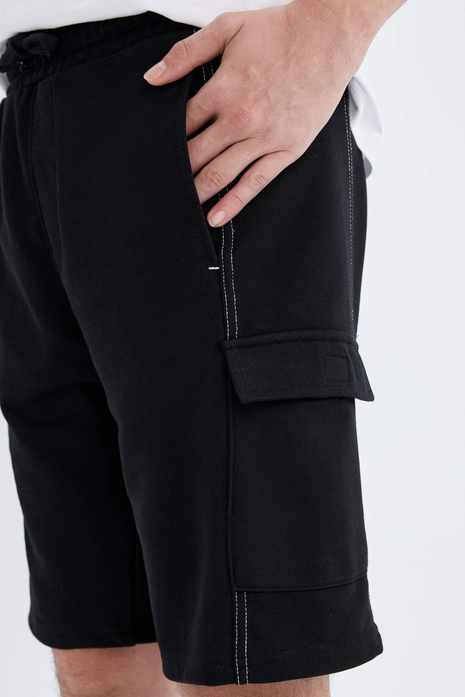 شورت قصة عادية ورجل عادية