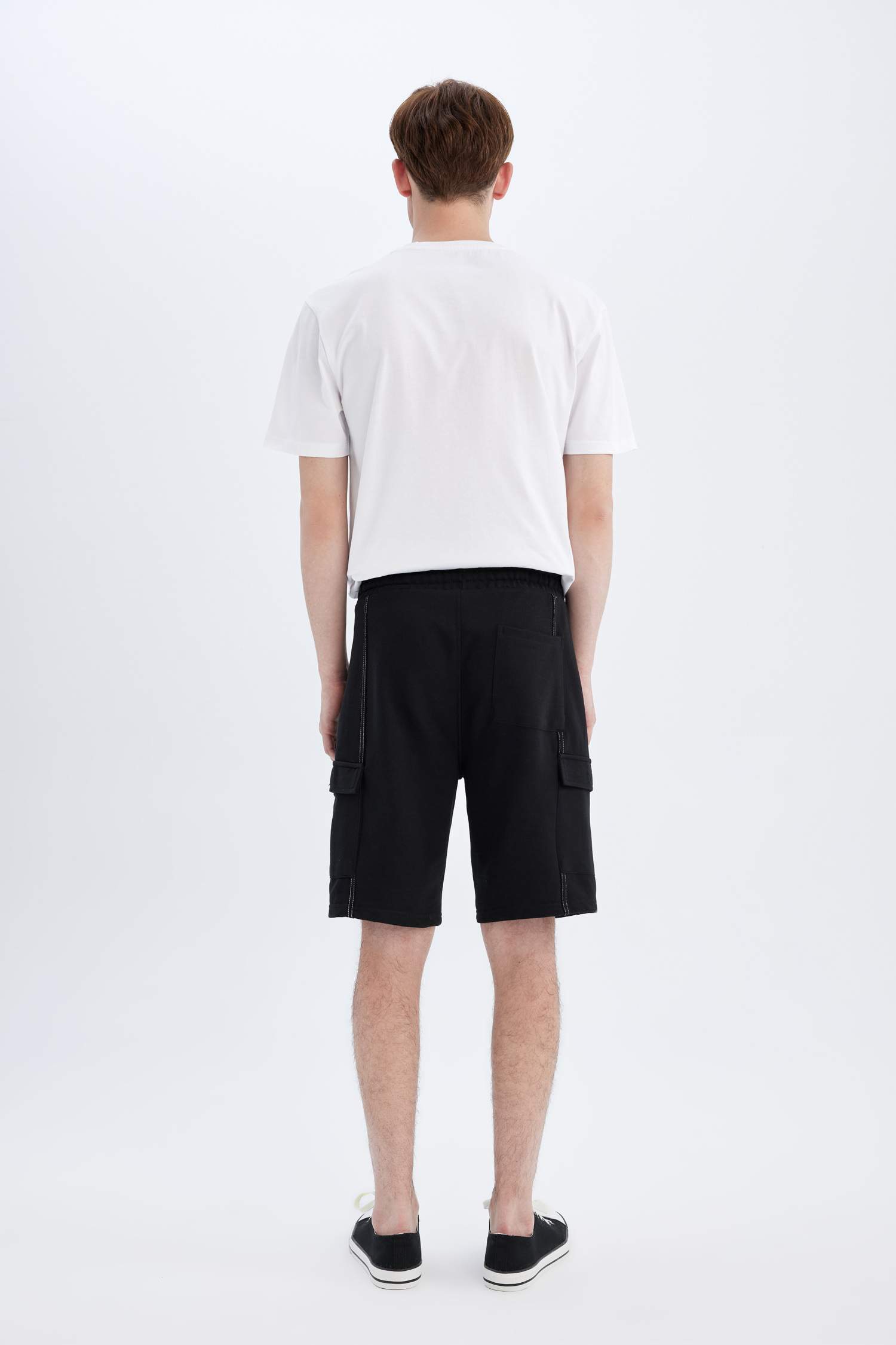 شورت قصة عادية ورجل عادية