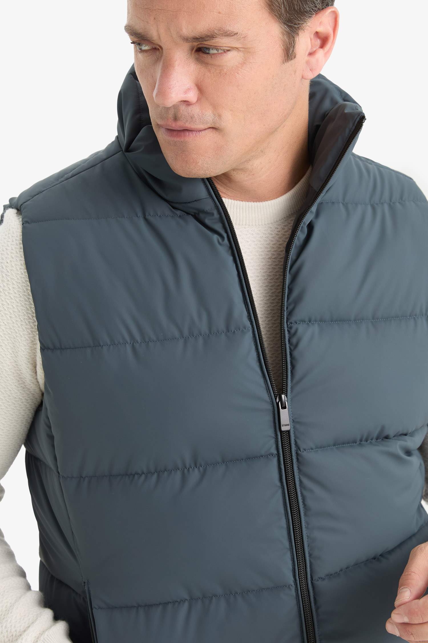 جيلي سليم فيت برقبة عالية مبطن و سحاب