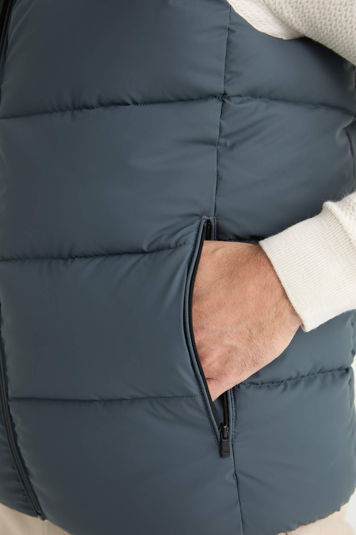 جيلي سليم فيت برقبة عالية مبطن و سحاب