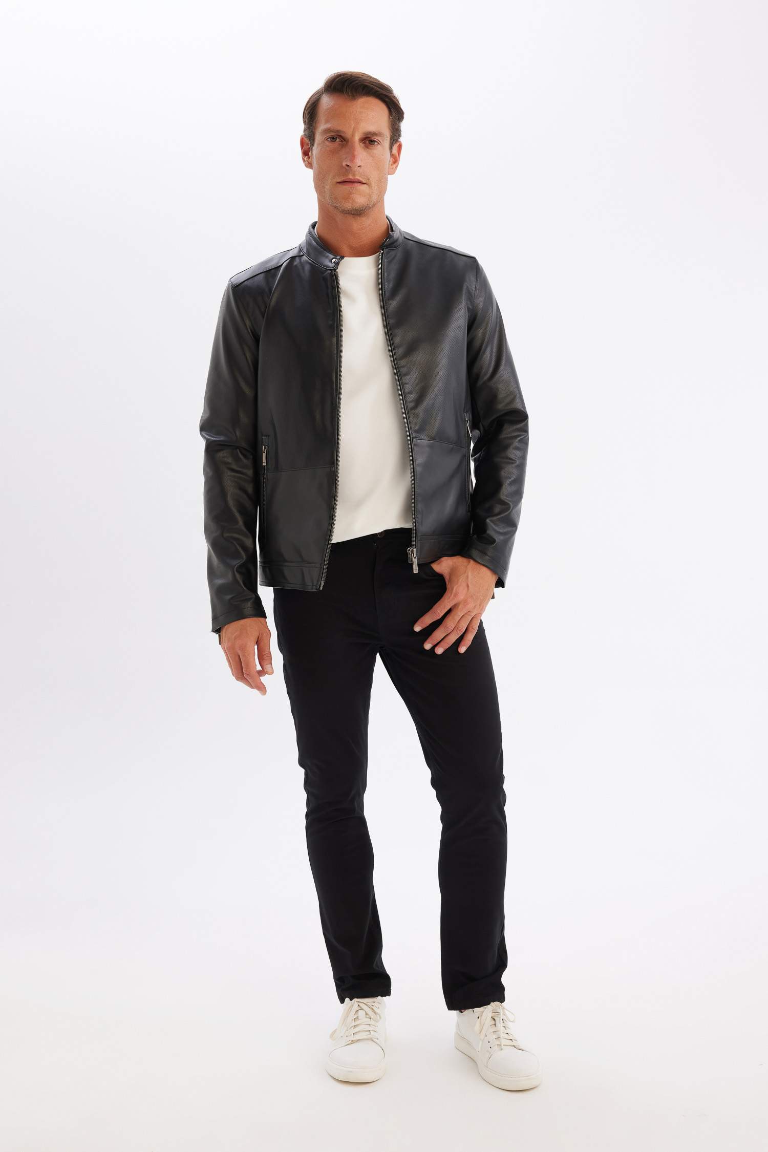 Siyah Slim Fit Dar Kesim Dik Yaka Fermuarlı Astarlı Mevsimlik Hafif İnce Suni Deri Mont Ceket