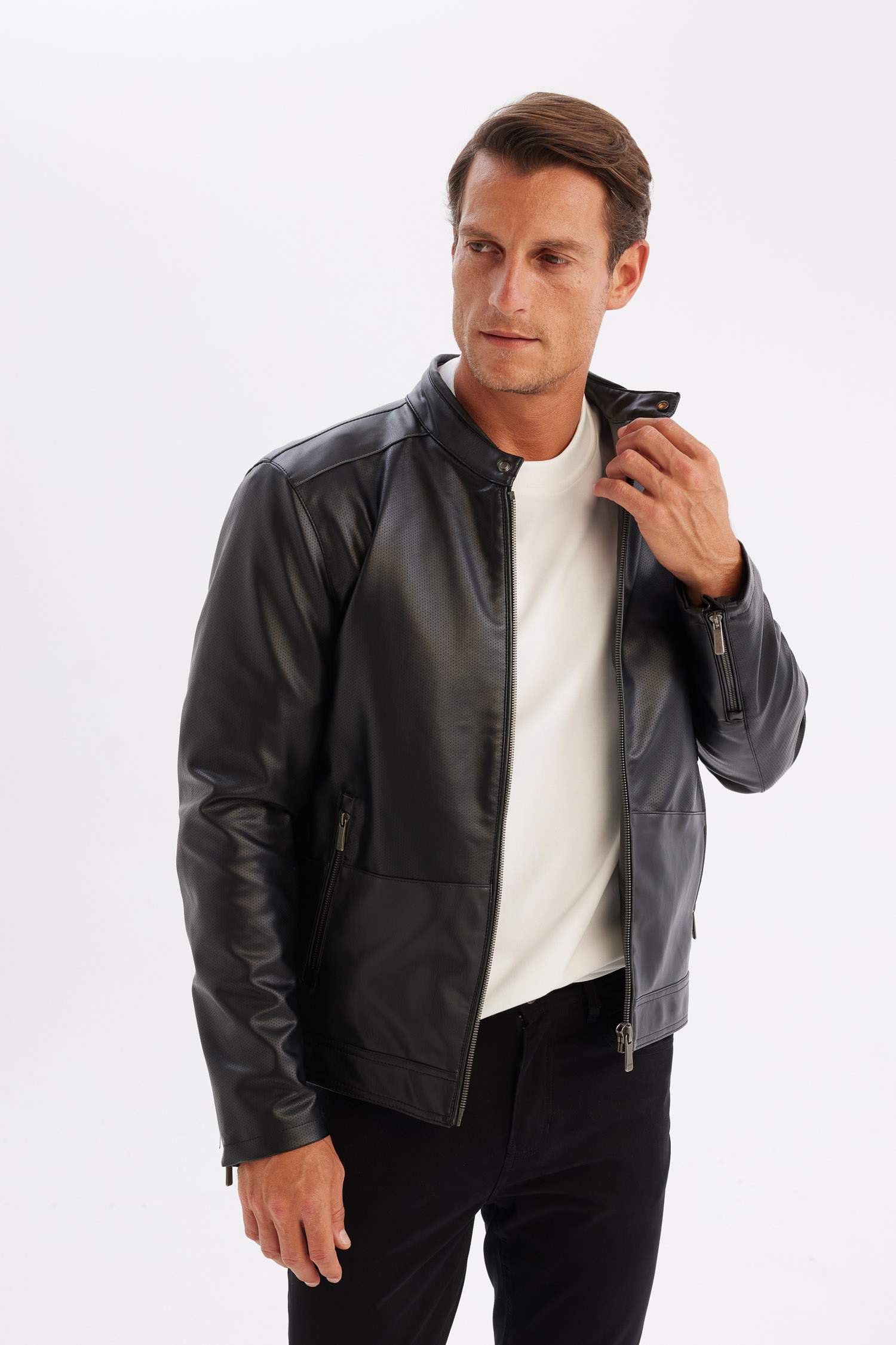 Siyah Slim Fit Dar Kesim Dik Yaka Fermuarlı Astarlı Mevsimlik Hafif İnce Suni Deri Mont Ceket