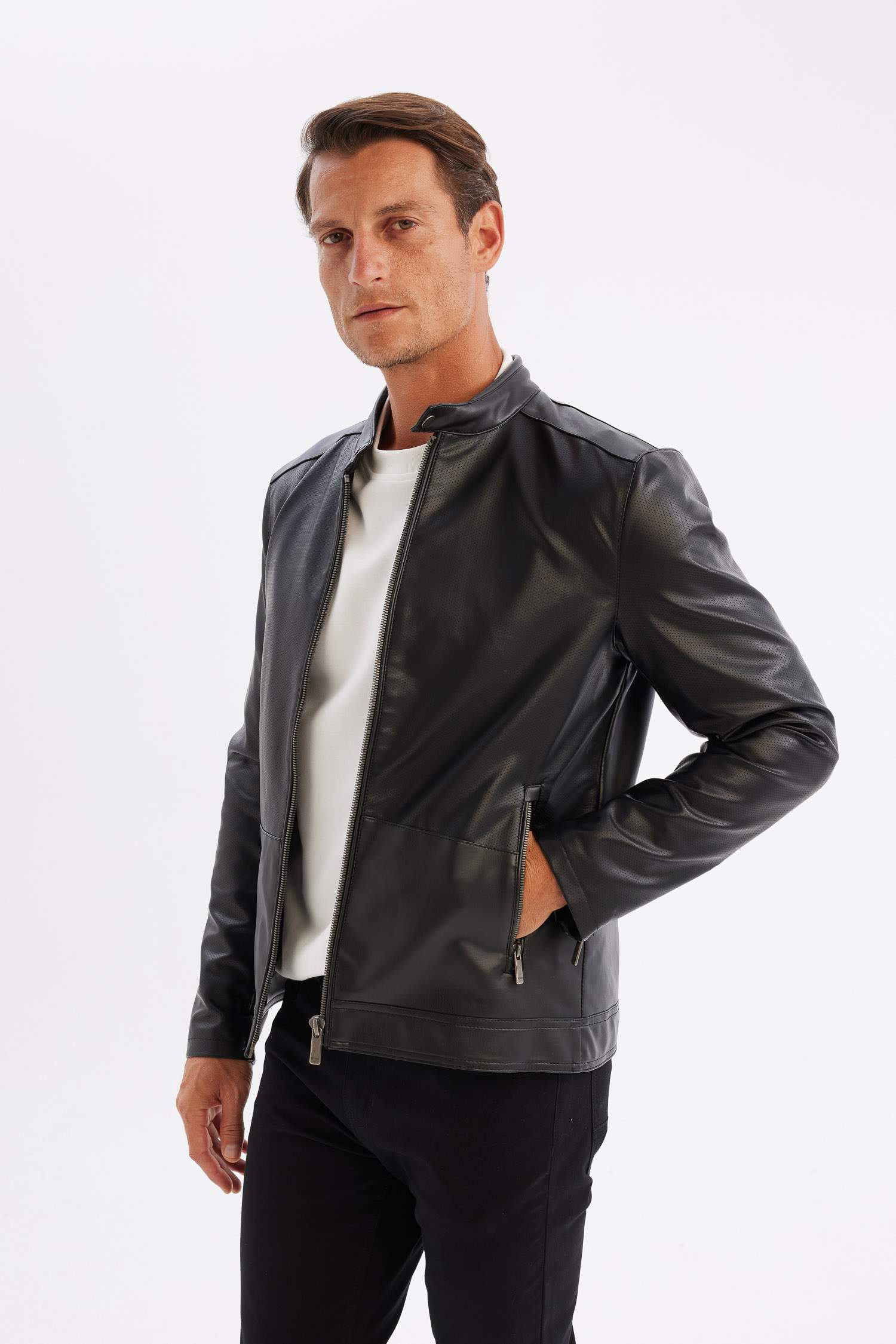 Siyah Slim Fit Dar Kesim Dik Yaka Fermuarlı Astarlı Mevsimlik Hafif İnce Suni Deri Mont Ceket