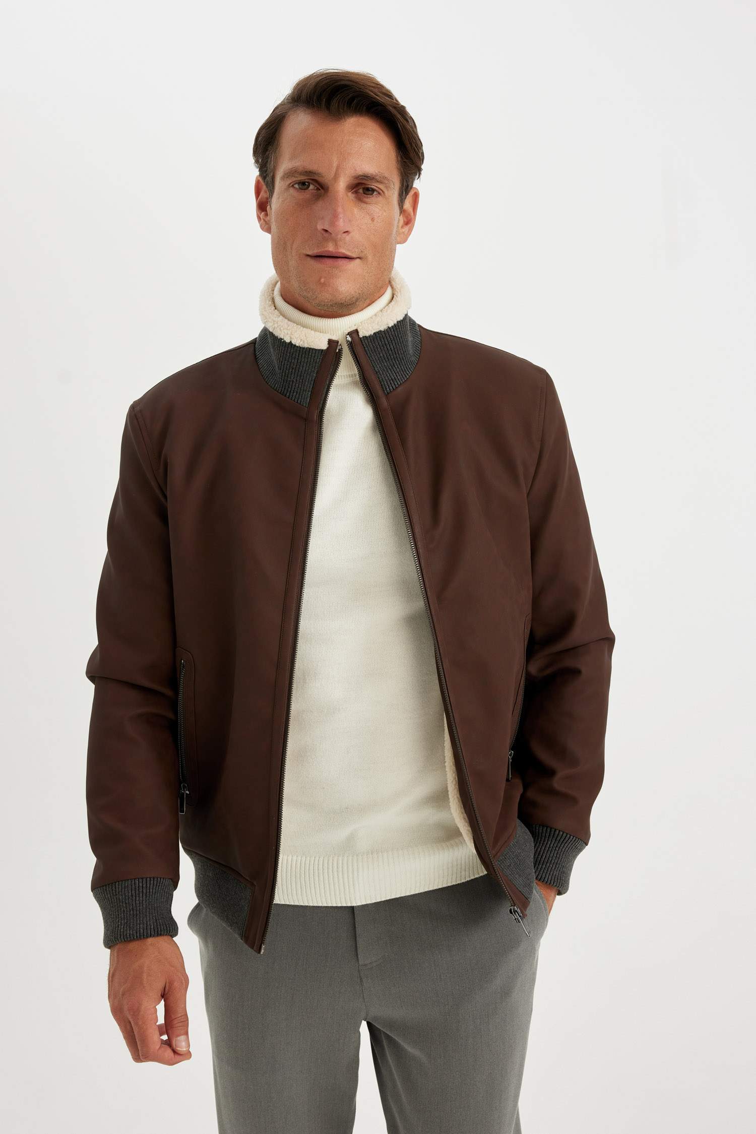 جاكيت جلد صناعي خفيف سليم فيت بياقة عالية مقاوم للماء