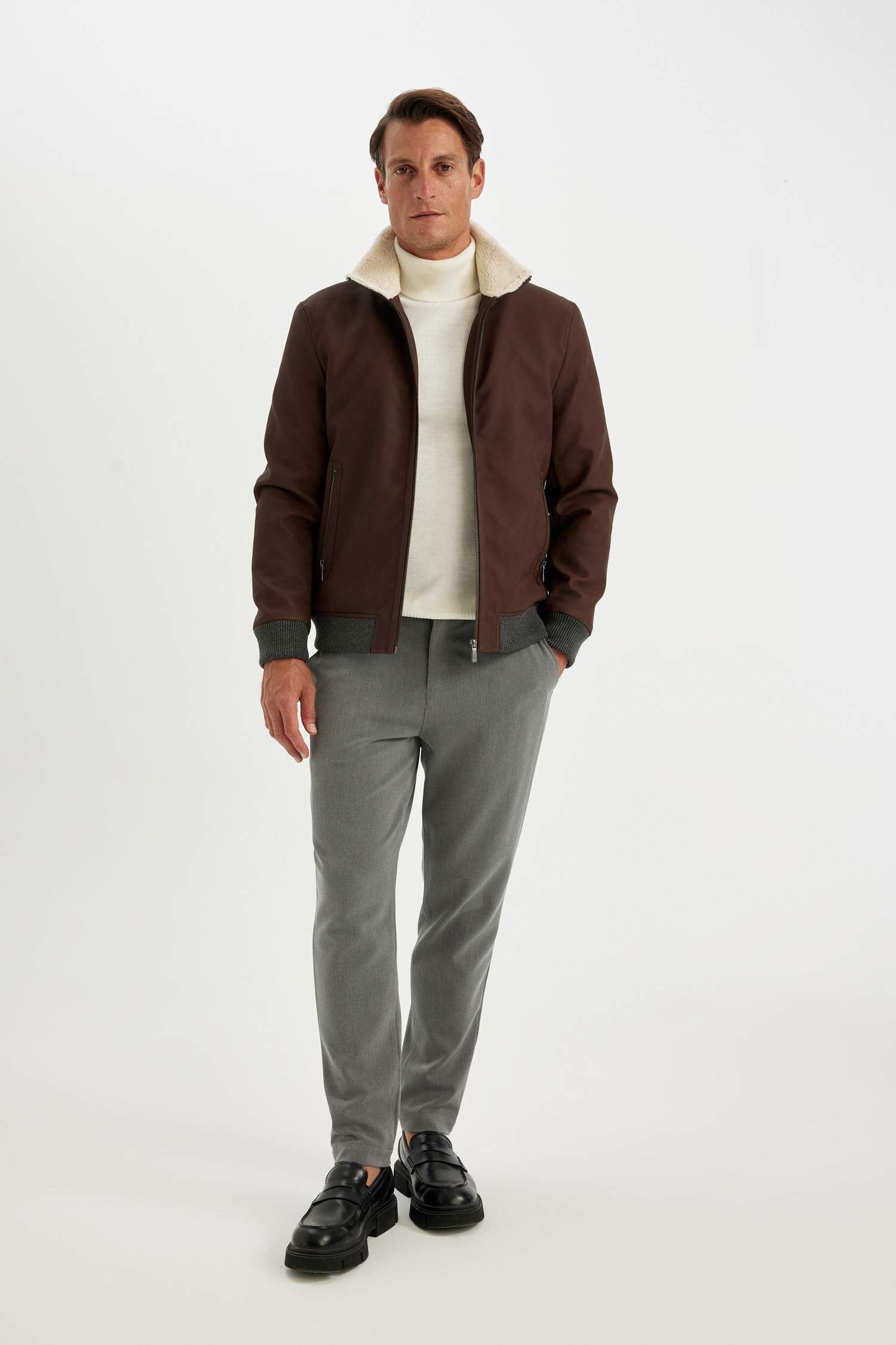 جاكيت جلد صناعي خفيف سليم فيت بياقة عالية مقاوم للماء