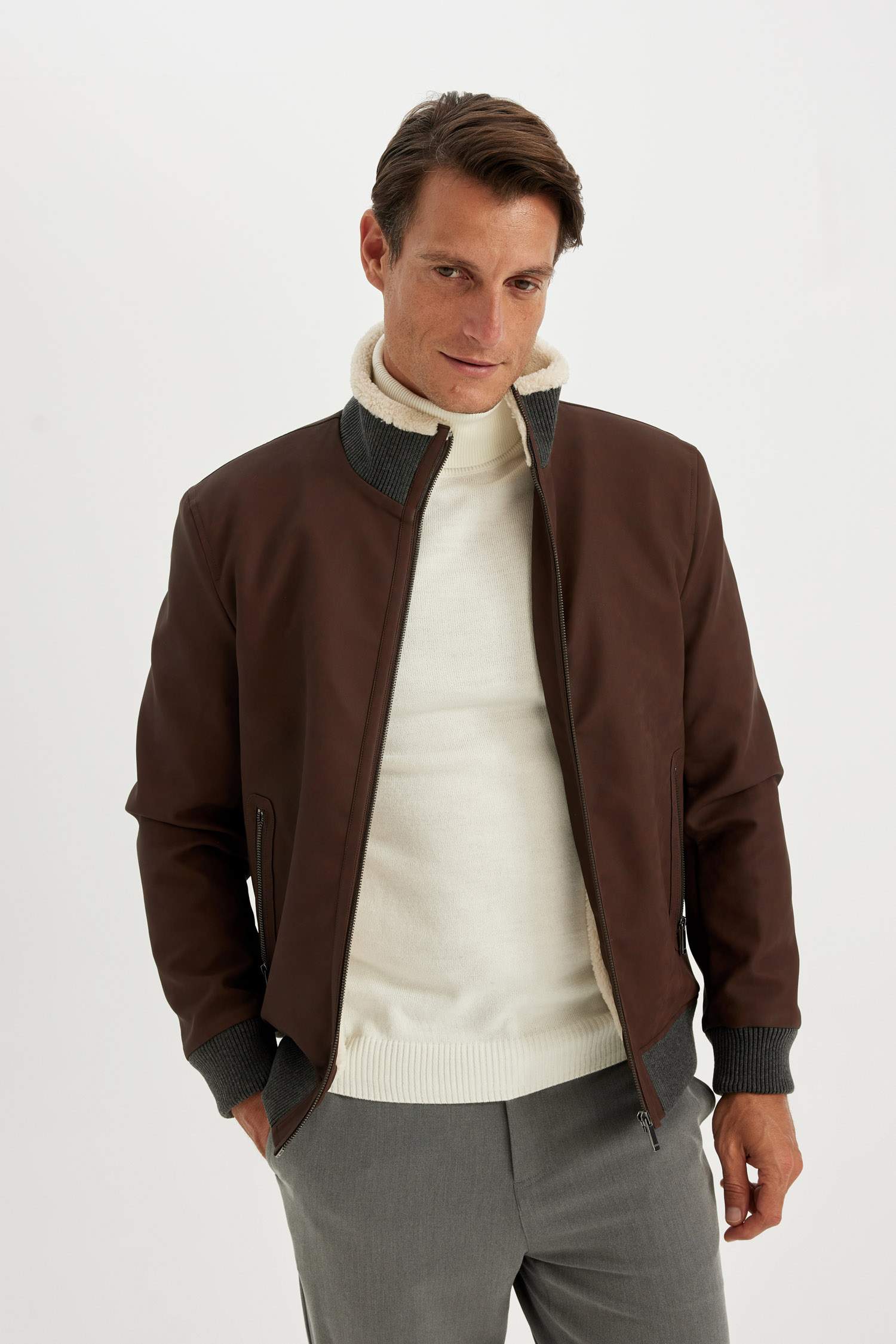 جاكيت جلد صناعي خفيف سليم فيت بياقة عالية مقاوم للماء