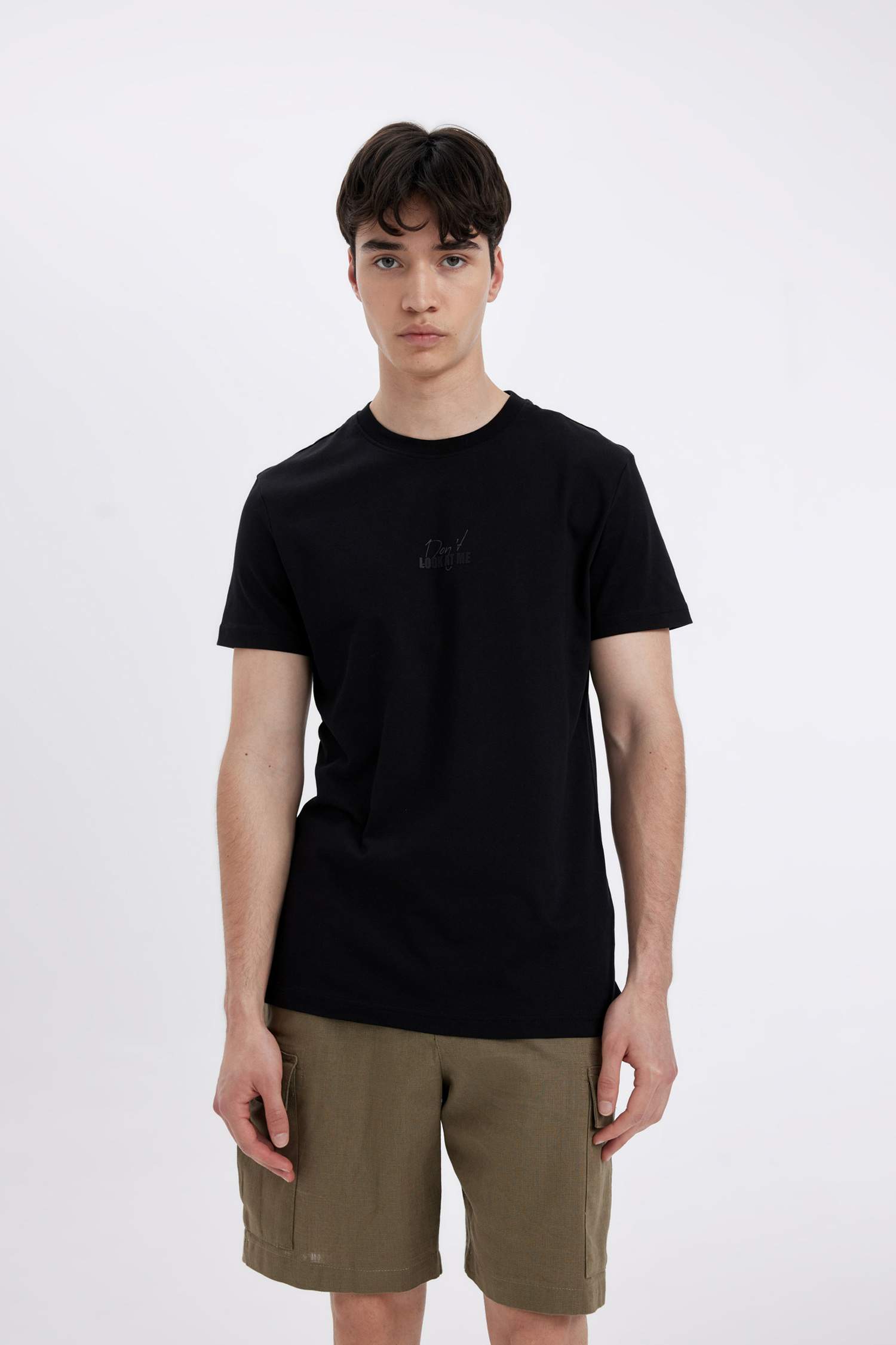 Футболка приталенного кроя с круглым вырезом и принтом