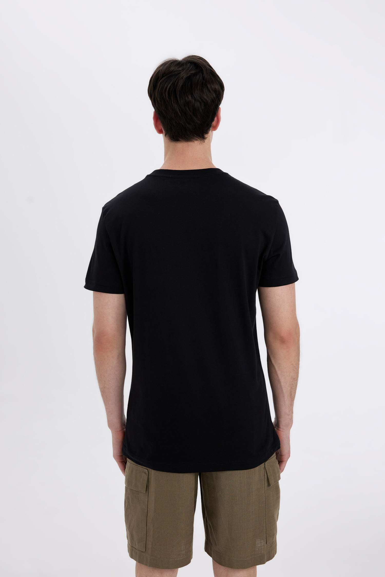 تيشيرت نص ردن سليم فيت بياخة مستديرة