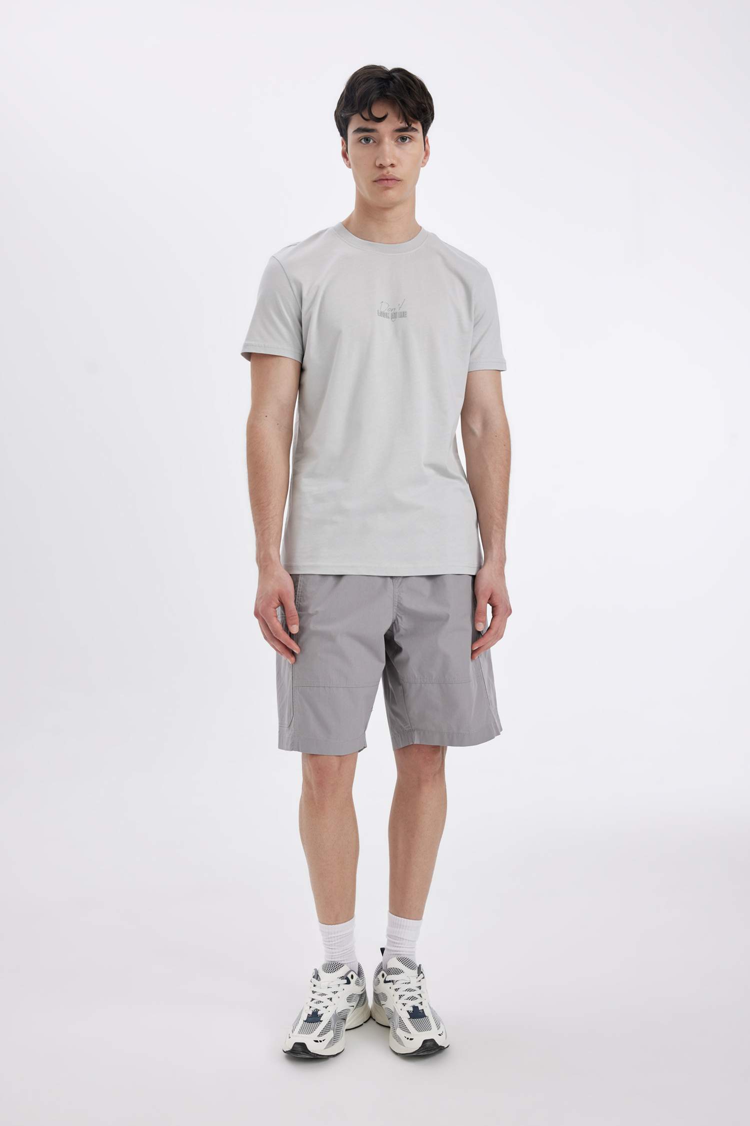 تيشيرت نص ردن سليم فيت بياخة مستديرة