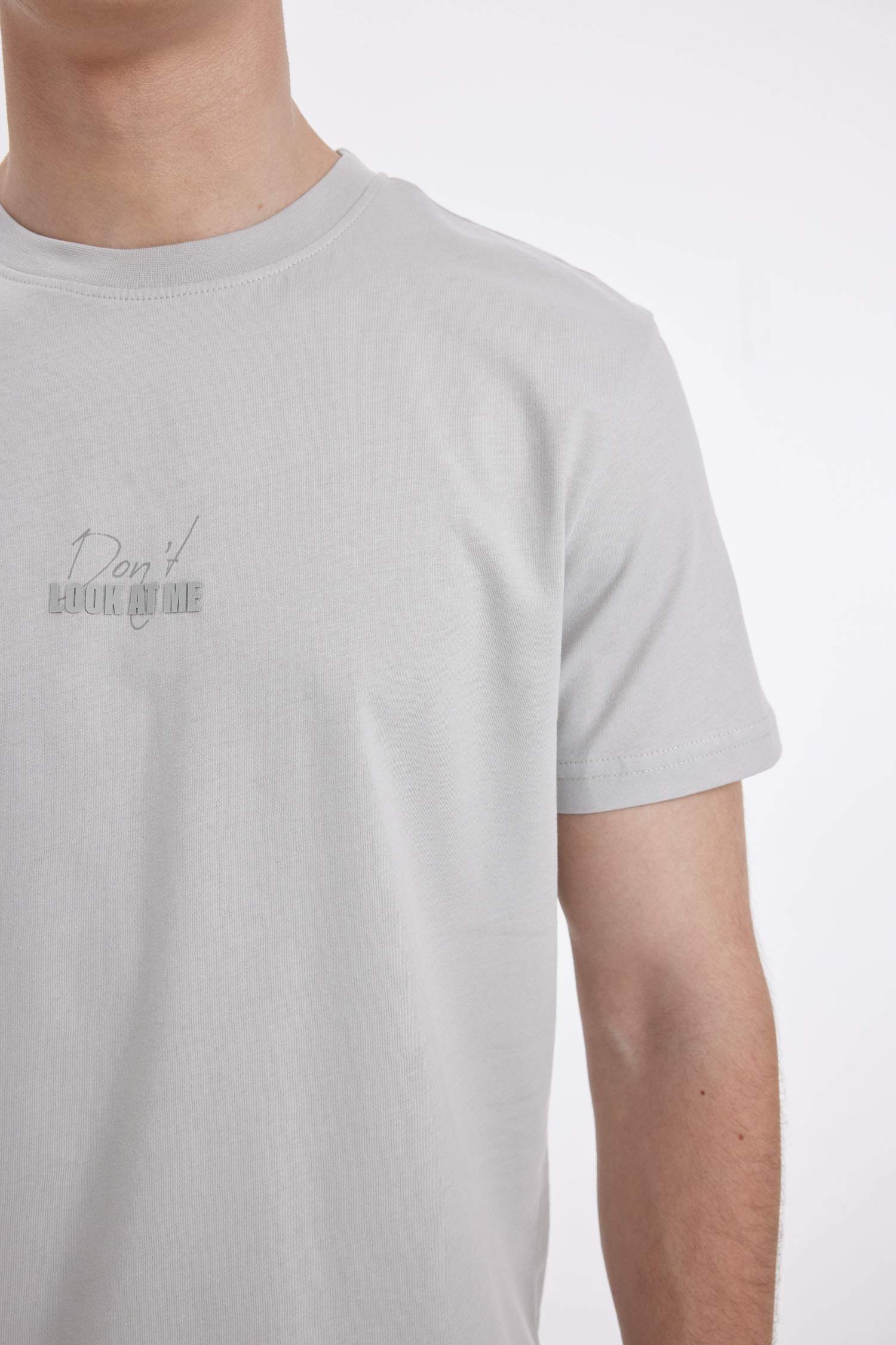 تيشيرت نص ردن سليم فيت بياخة مستديرة