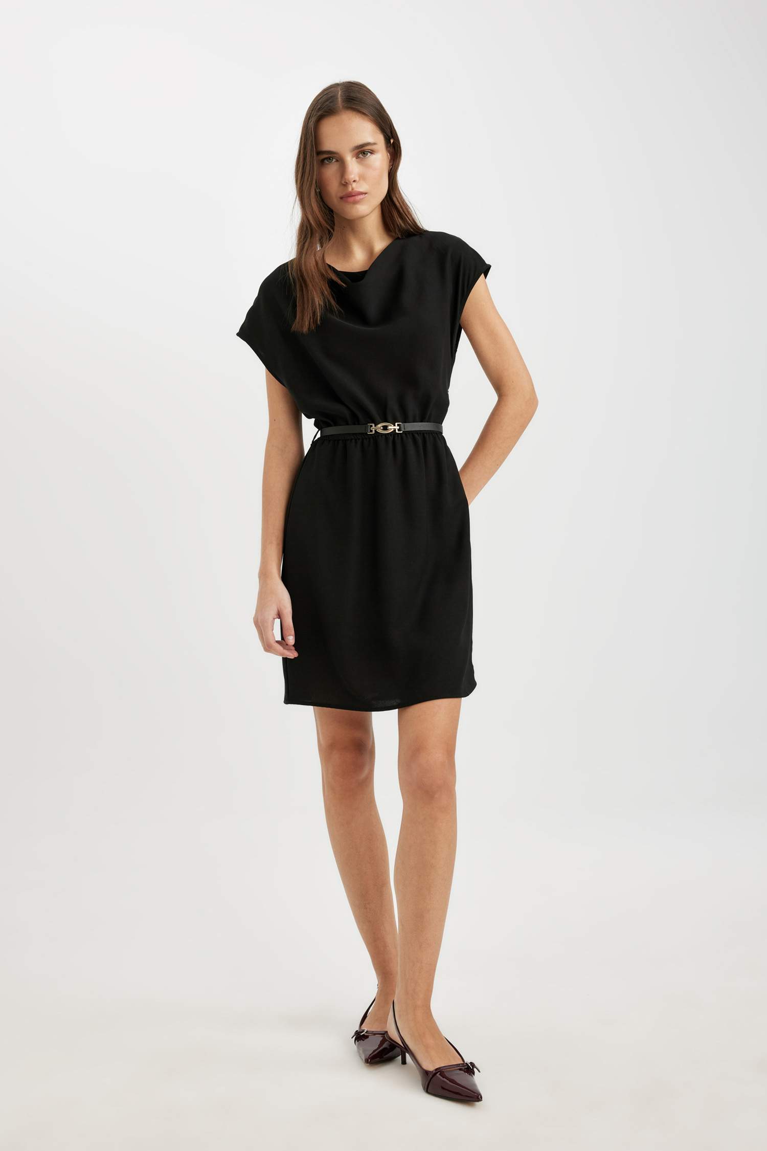 Degaje Yaka Krep Kolsuz Mini Elbise