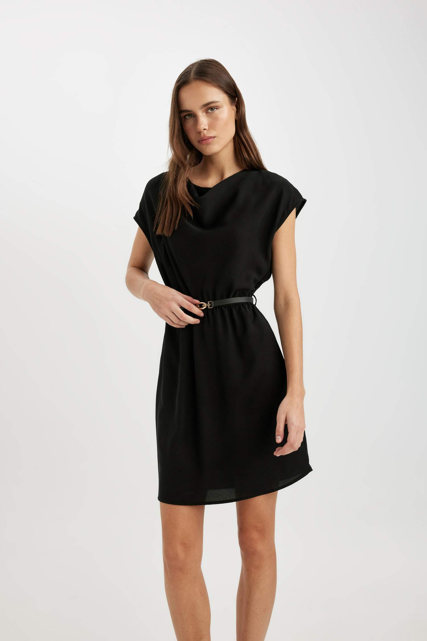 Degaje Yaka Krep Kolsuz Mini Elbise