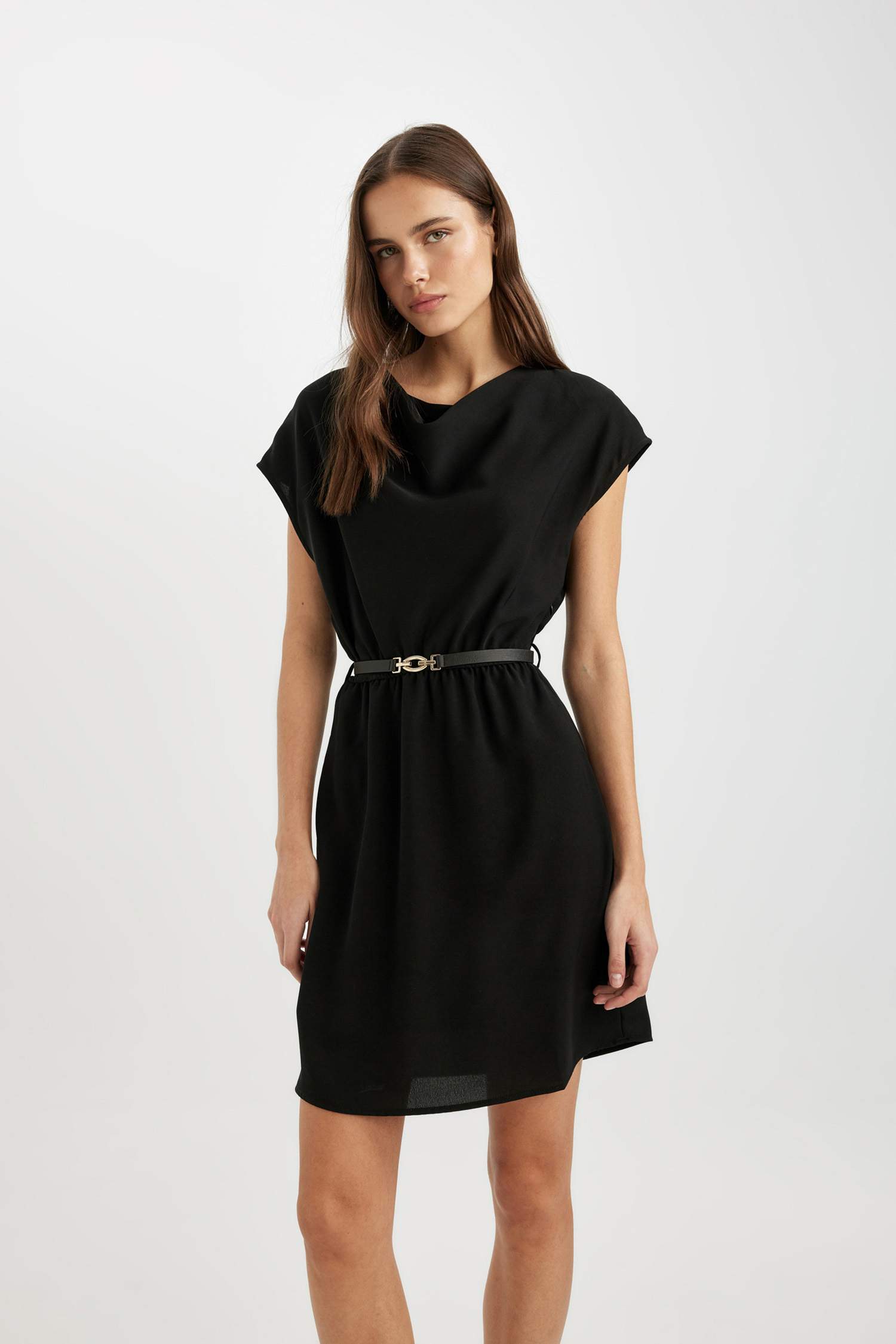 Degaje Yaka Krep Kolsuz Mini Elbise